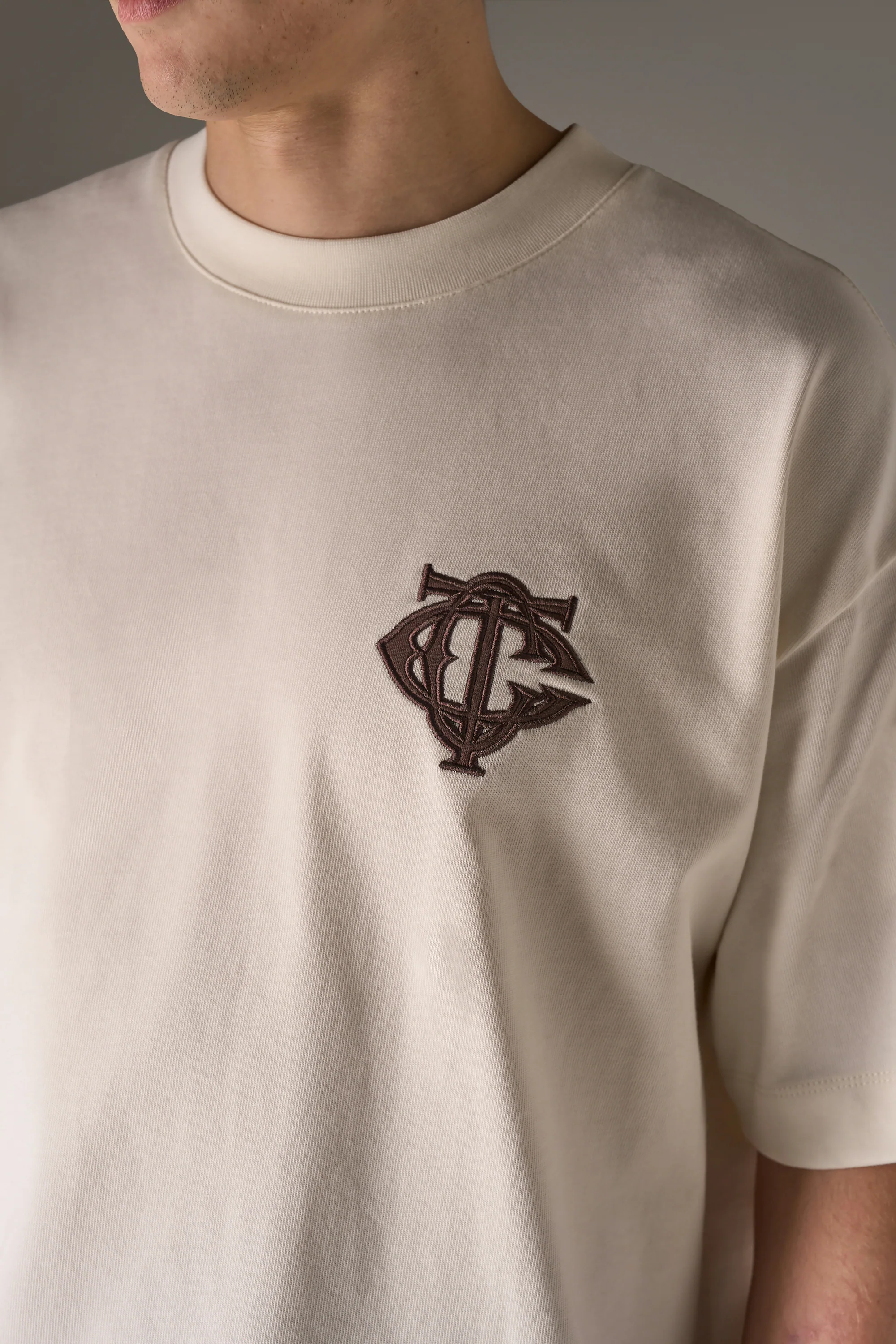 APPLIQUE MONOGRAM EMBLEM T-SHIRT - OFF WHITE - Image 4