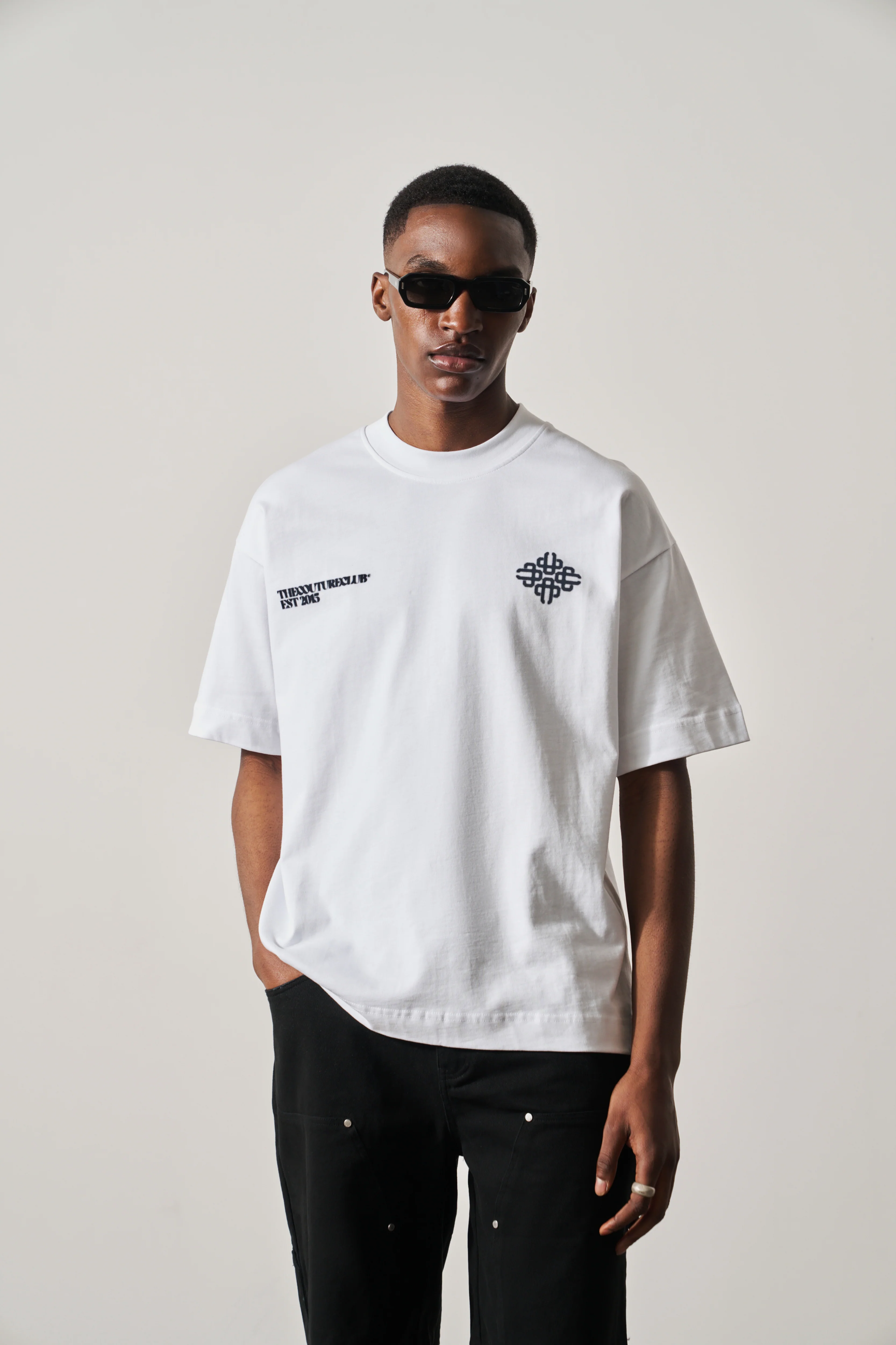 BLURRED GRAPHIC EMBLEM T-SHIRT - NAVY - Image 4