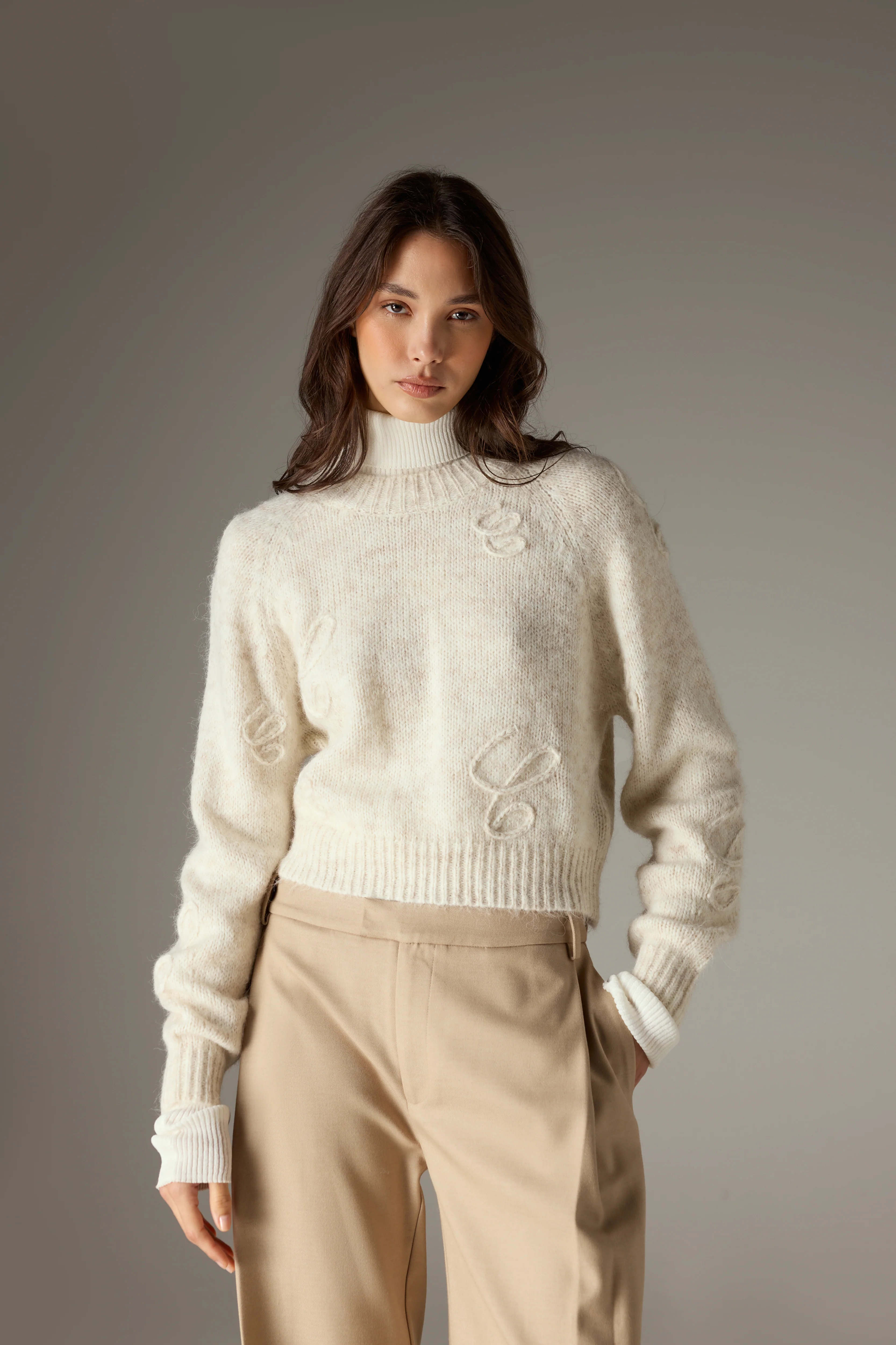 C SCRIPT EMBROIDERED OVERSIZED EMBLEM JUMPER - BEIGE - Image 2