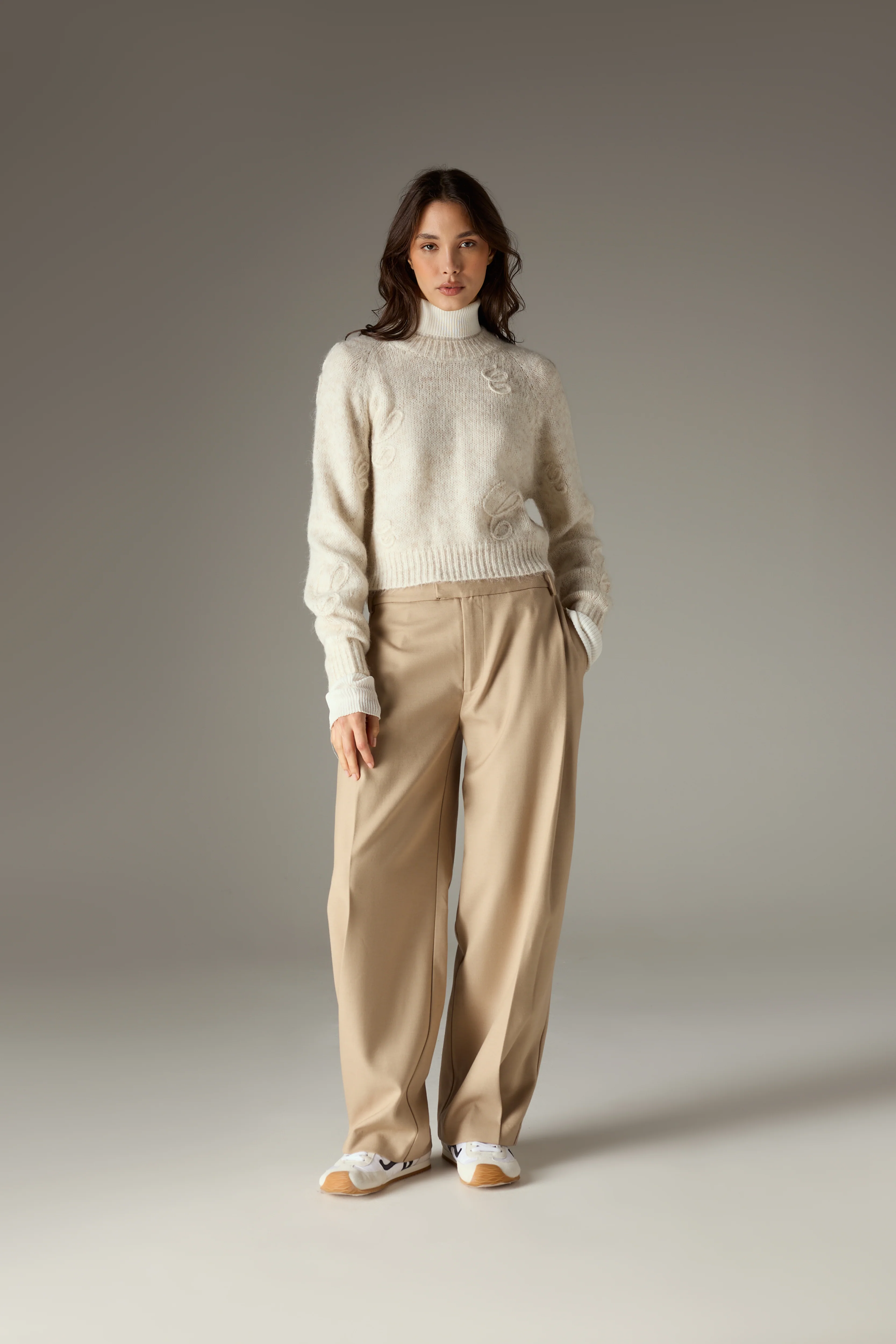 C SCRIPT EMBROIDERED OVERSIZED EMBLEM JUMPER - BEIGE - Image 6