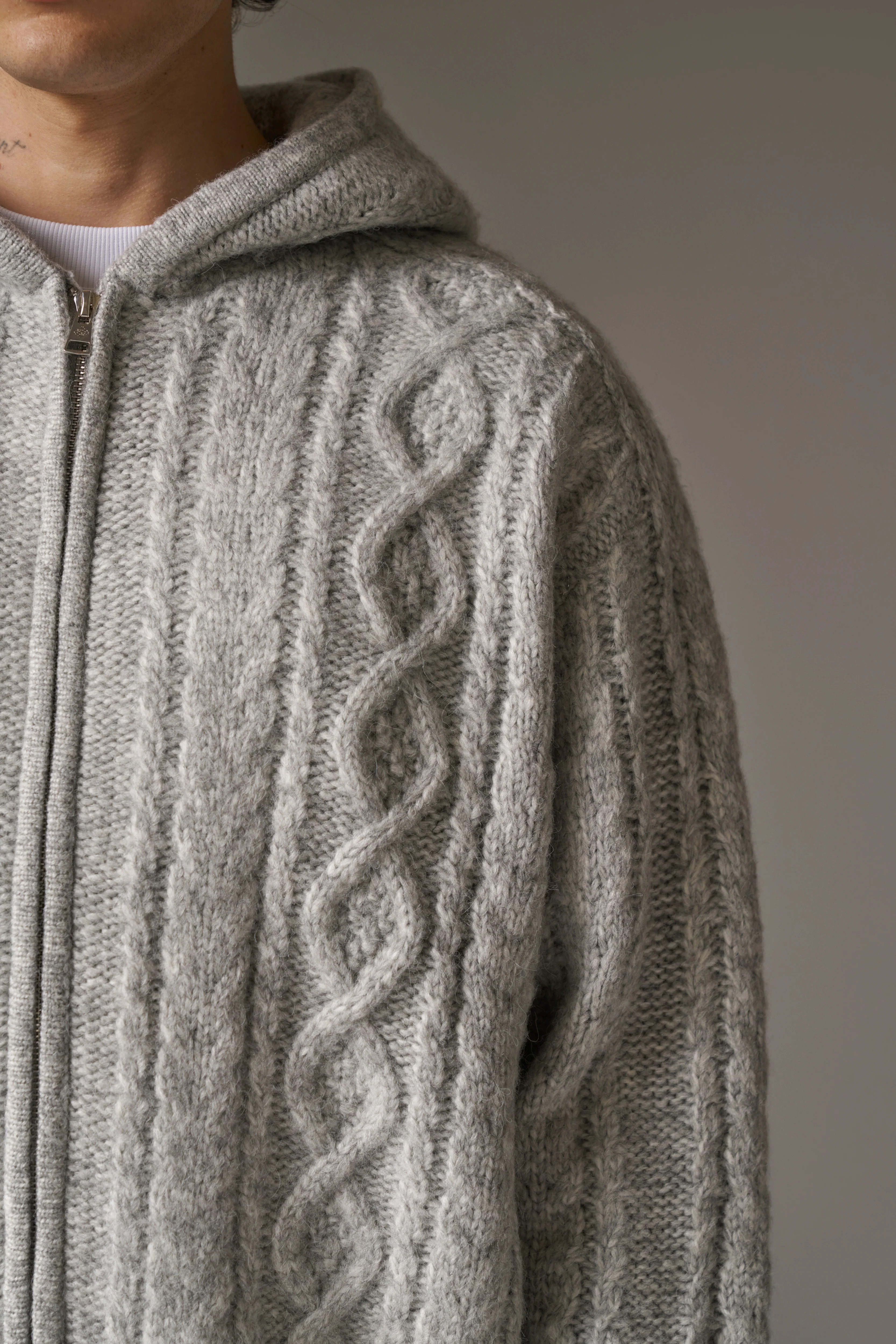 CABLE KNIT ZIP THROUGH HOODIE - GREY - Image 6