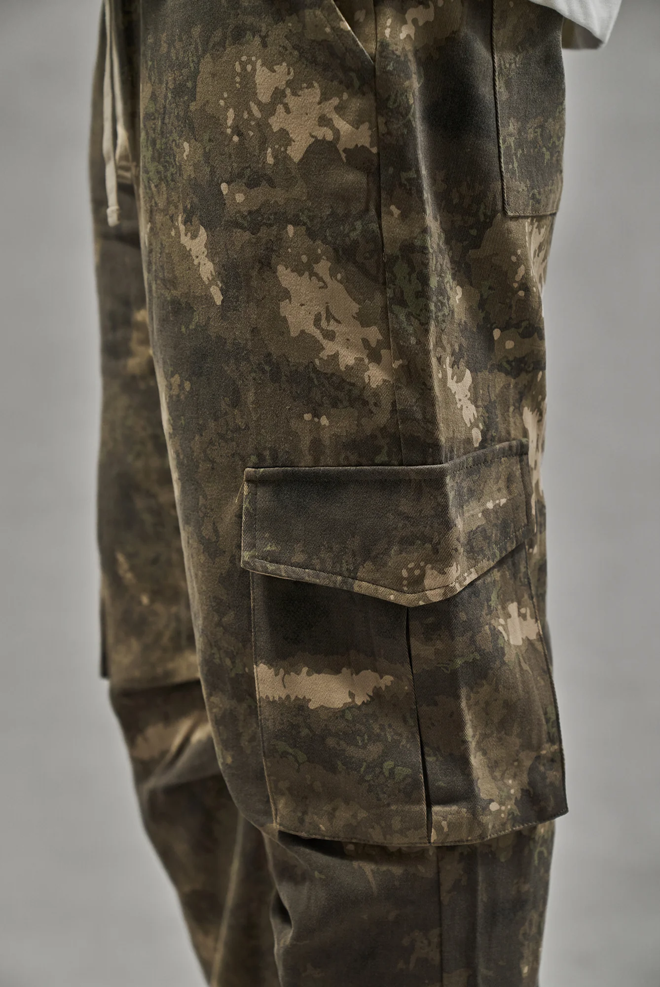 CAMO STRAIGHT LEG CARGOS - BEIGE - Image 5