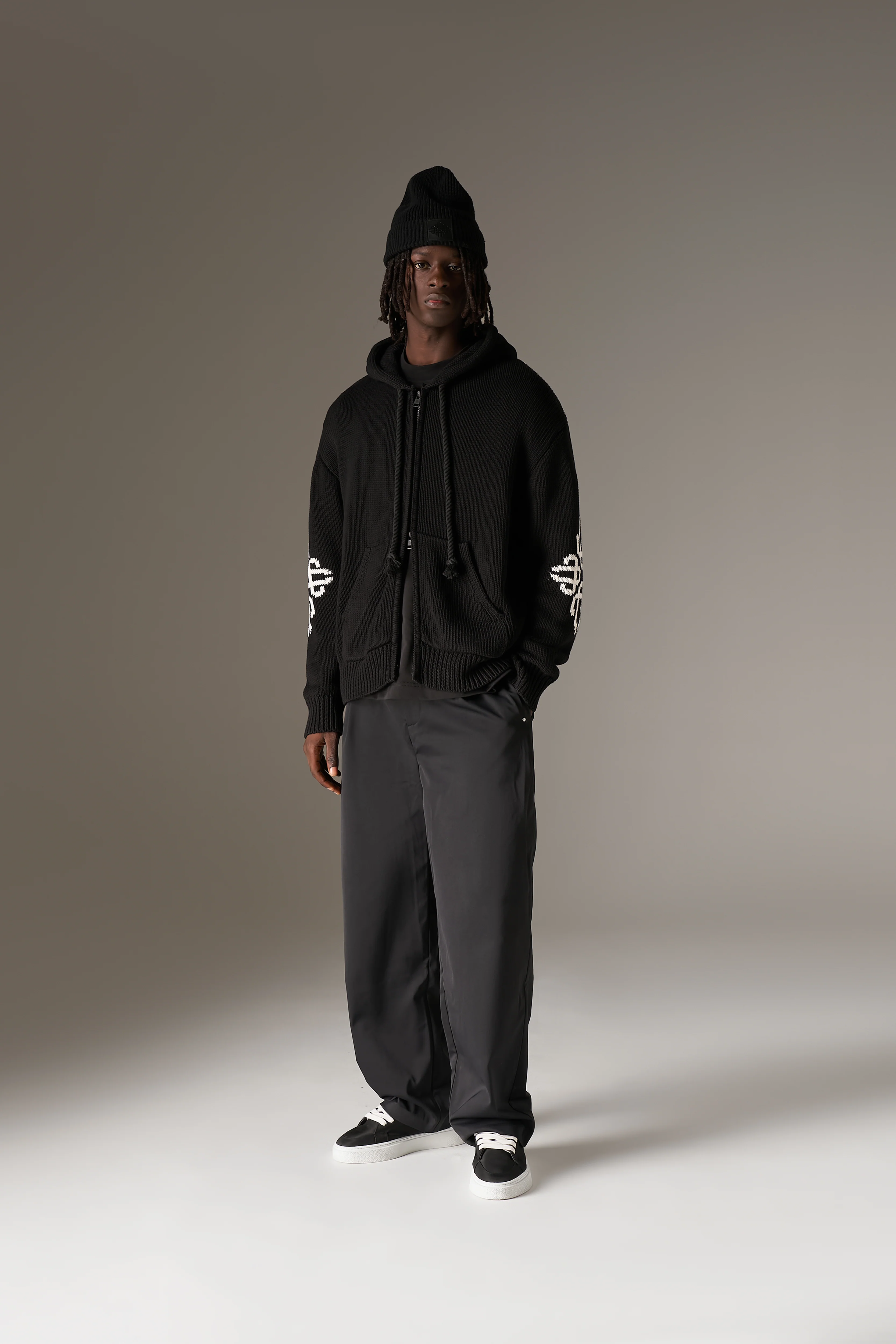 CHUNKY KNIT EMBLEM ZIP THROUGH HOODIE - BLACK - Image 3