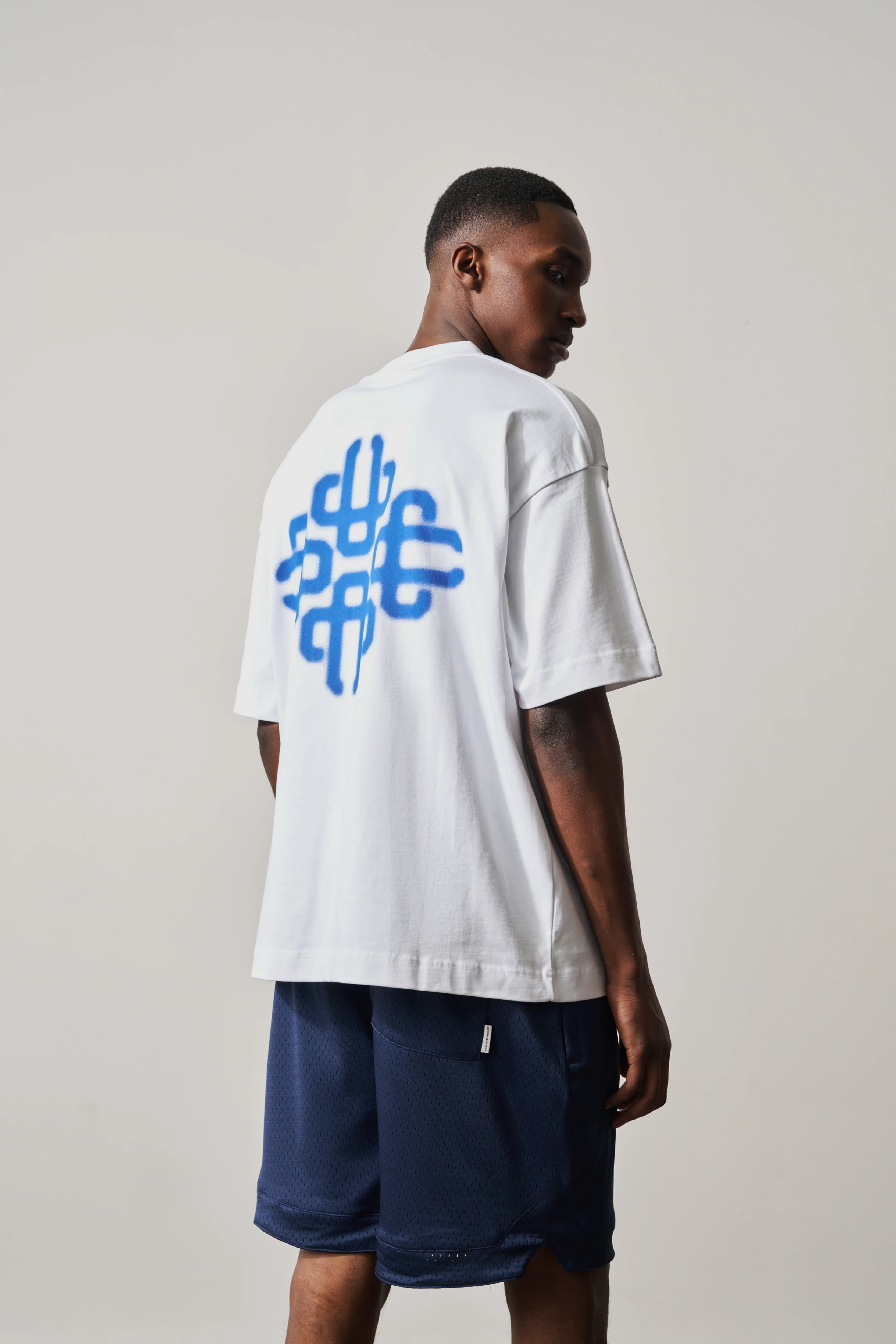 BLURRED GRAPHIC EMBLEM T-SHIRT - COBALT - Image 4