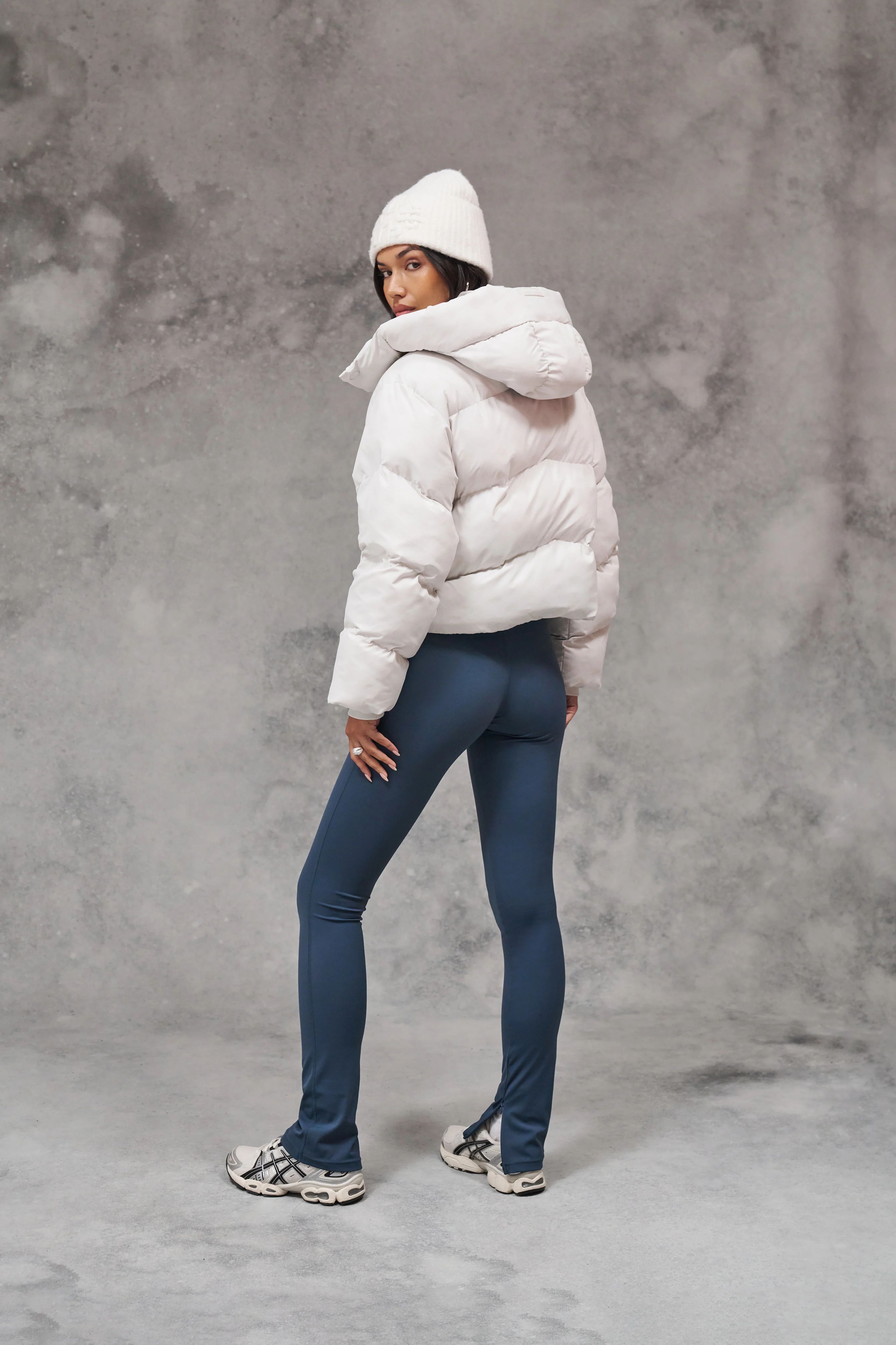 COLD REACTIVE EMBLEM PUFFER - OFF WHITE - Image 10