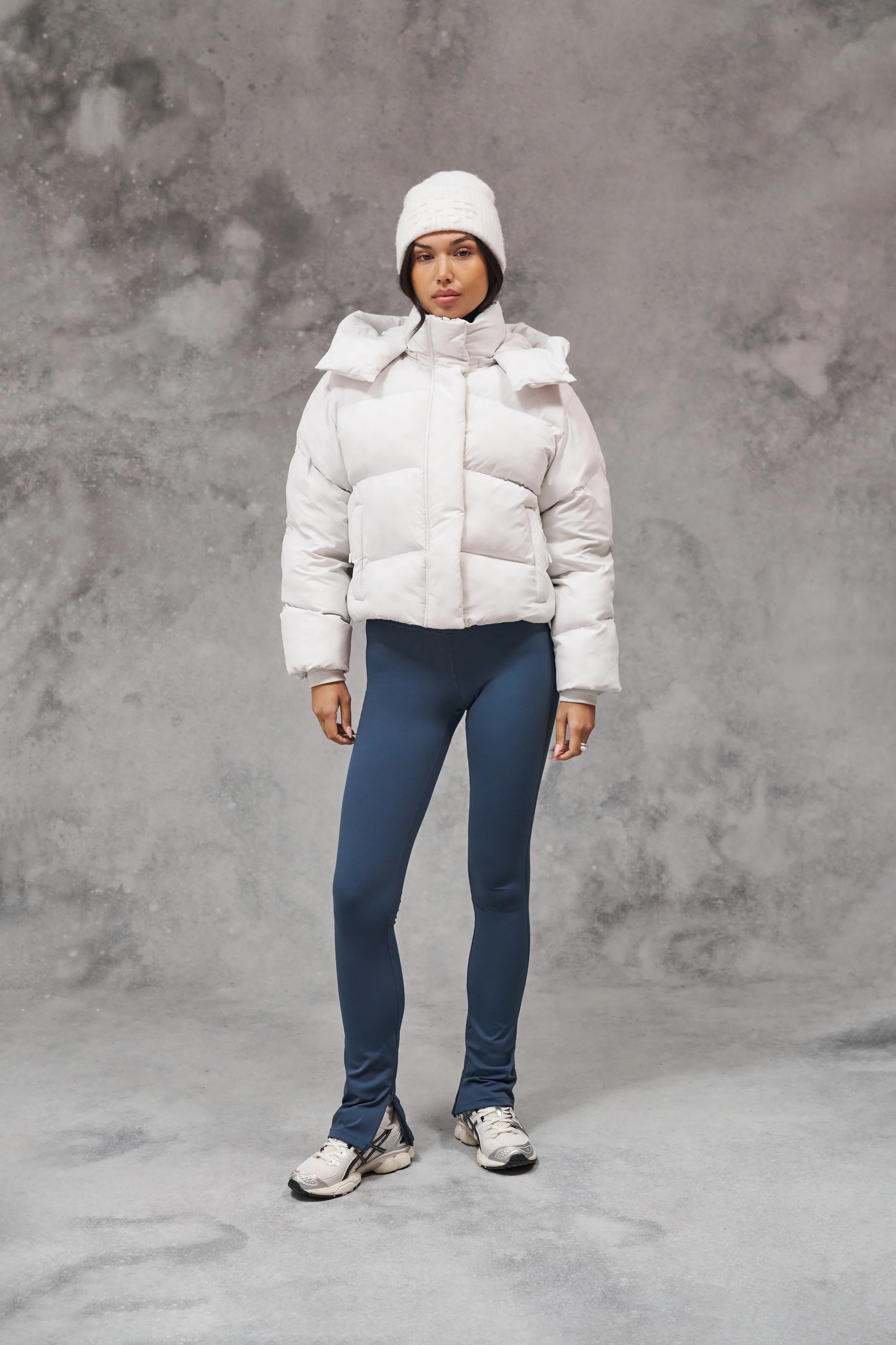 COLD REACTIVE EMBLEM PUFFER - OFF WHITE - Image 11