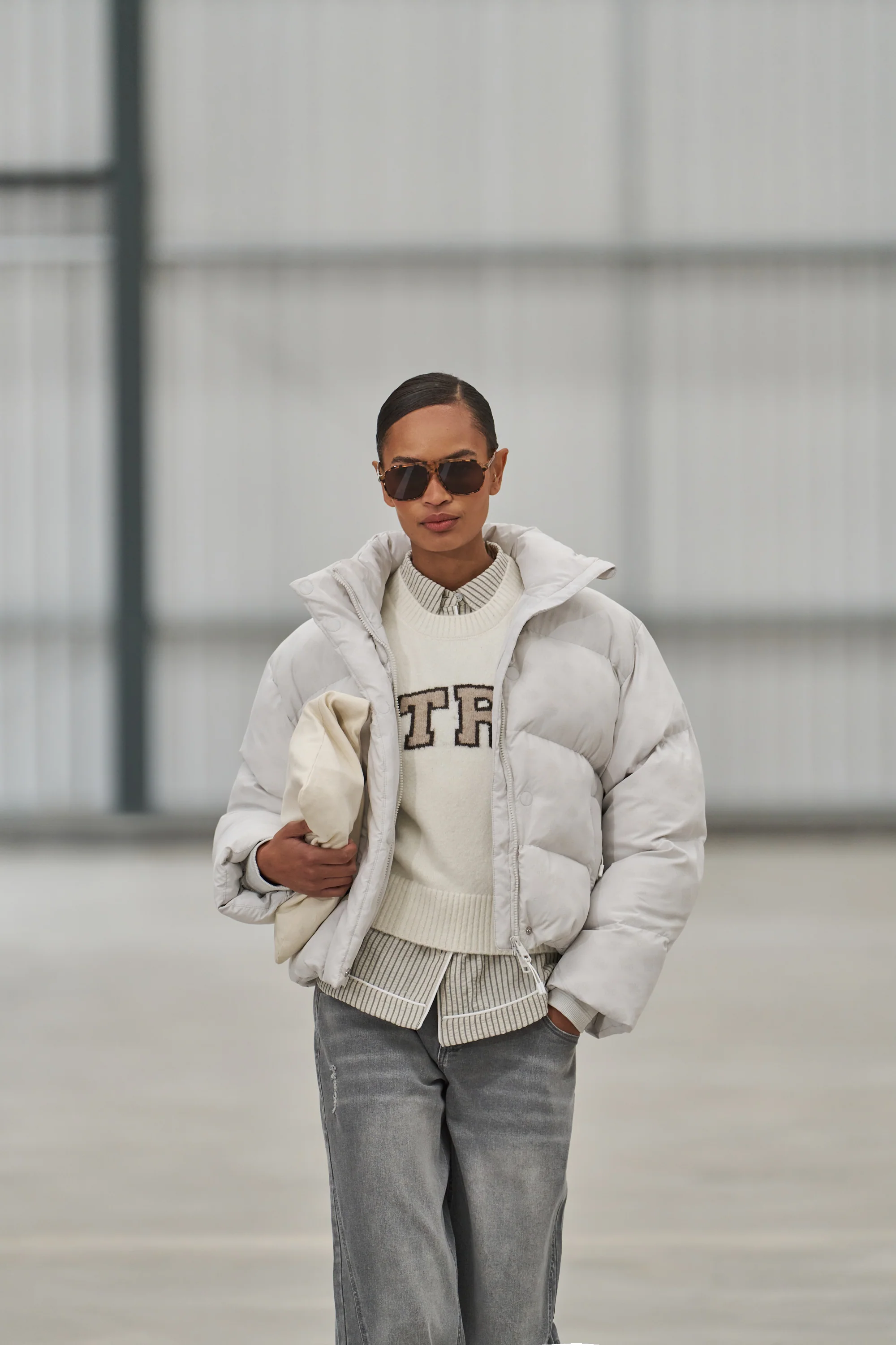 COLD REACTIVE EMBLEM PUFFER - OFF WHITE - Image 2