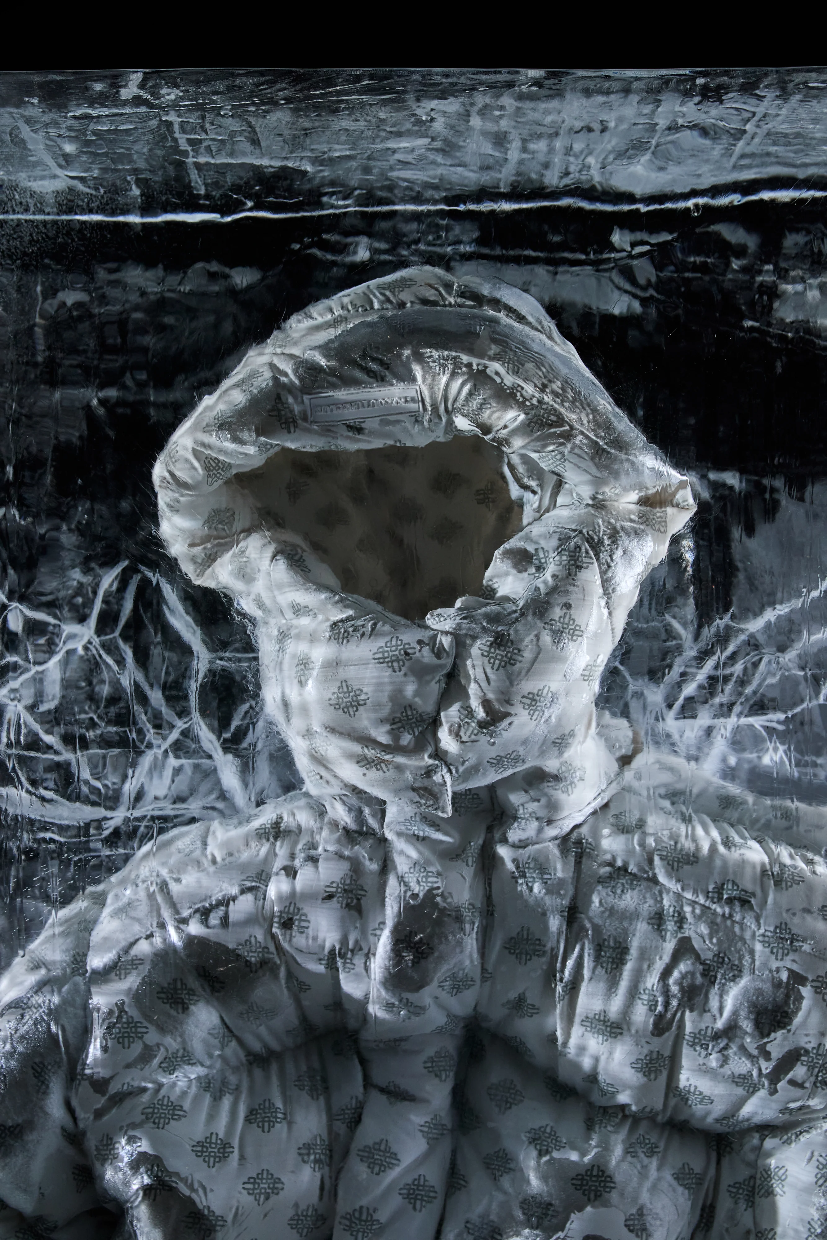 COLD REACTIVE EMBLEM PUFFER - OFF WHITE - Image 6