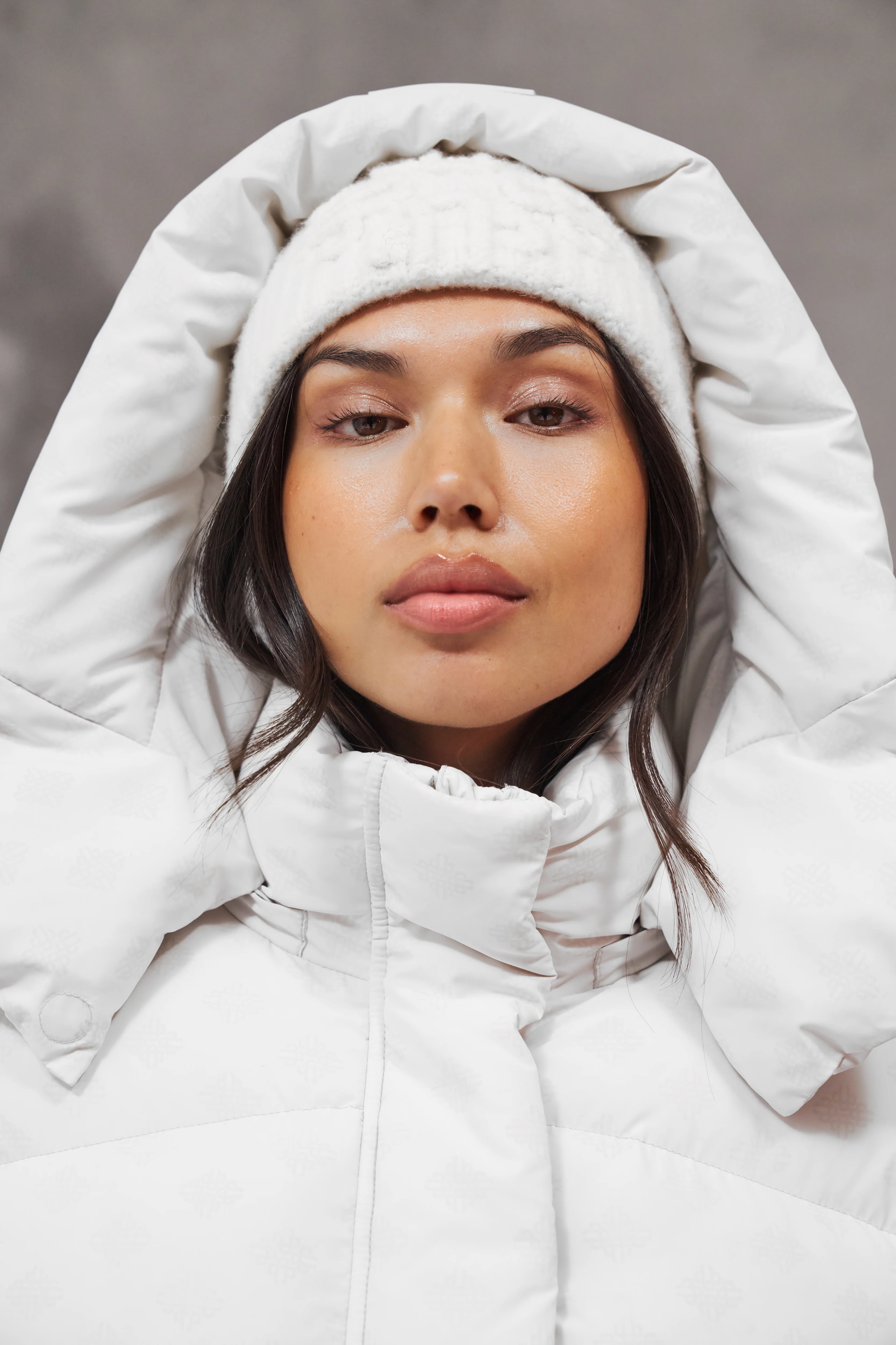 COLD REACTIVE EMBLEM PUFFER - OFF WHITE - Image 8