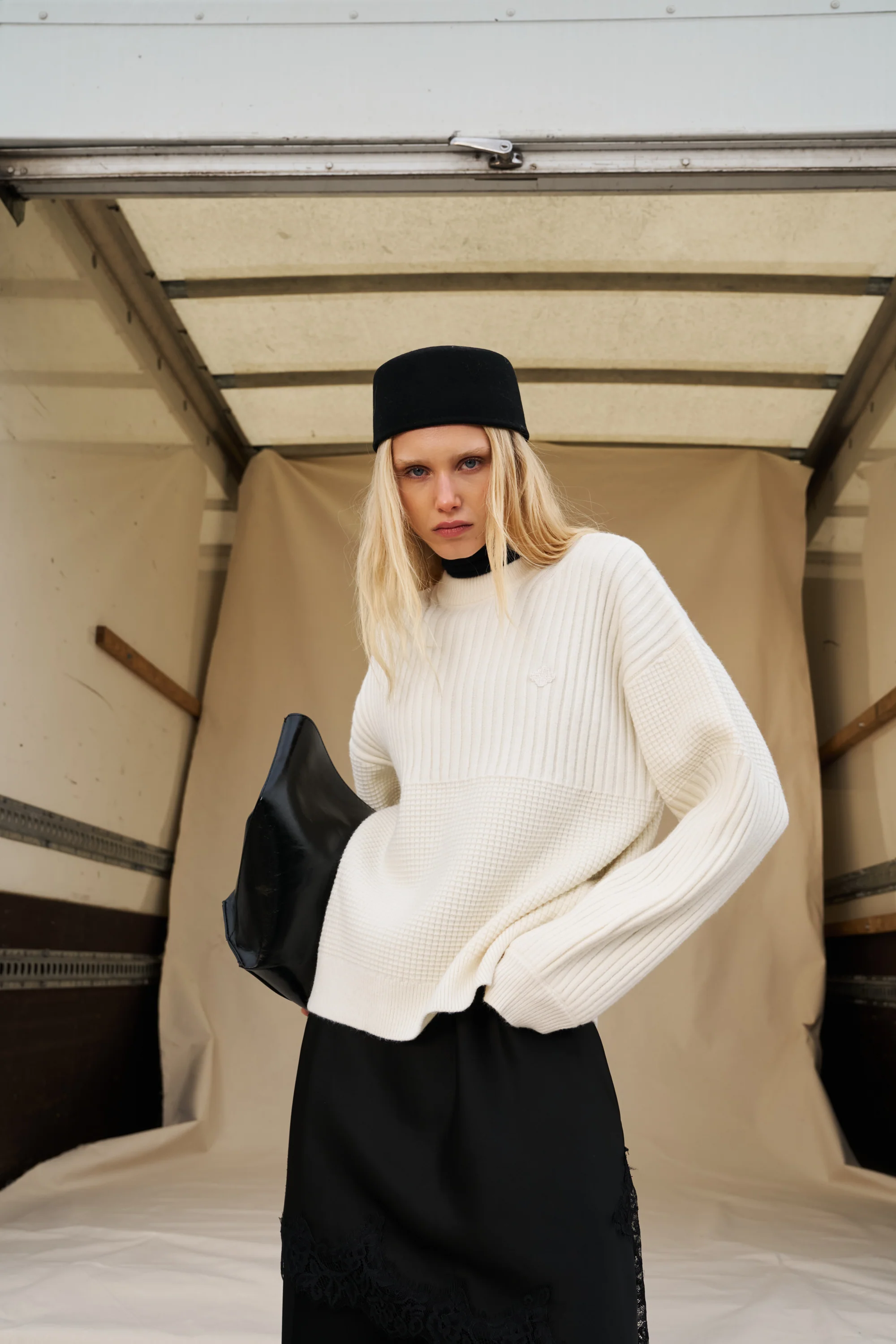 CONTRAST KNIT OVERSIZED CREW - ECRU - Image 6