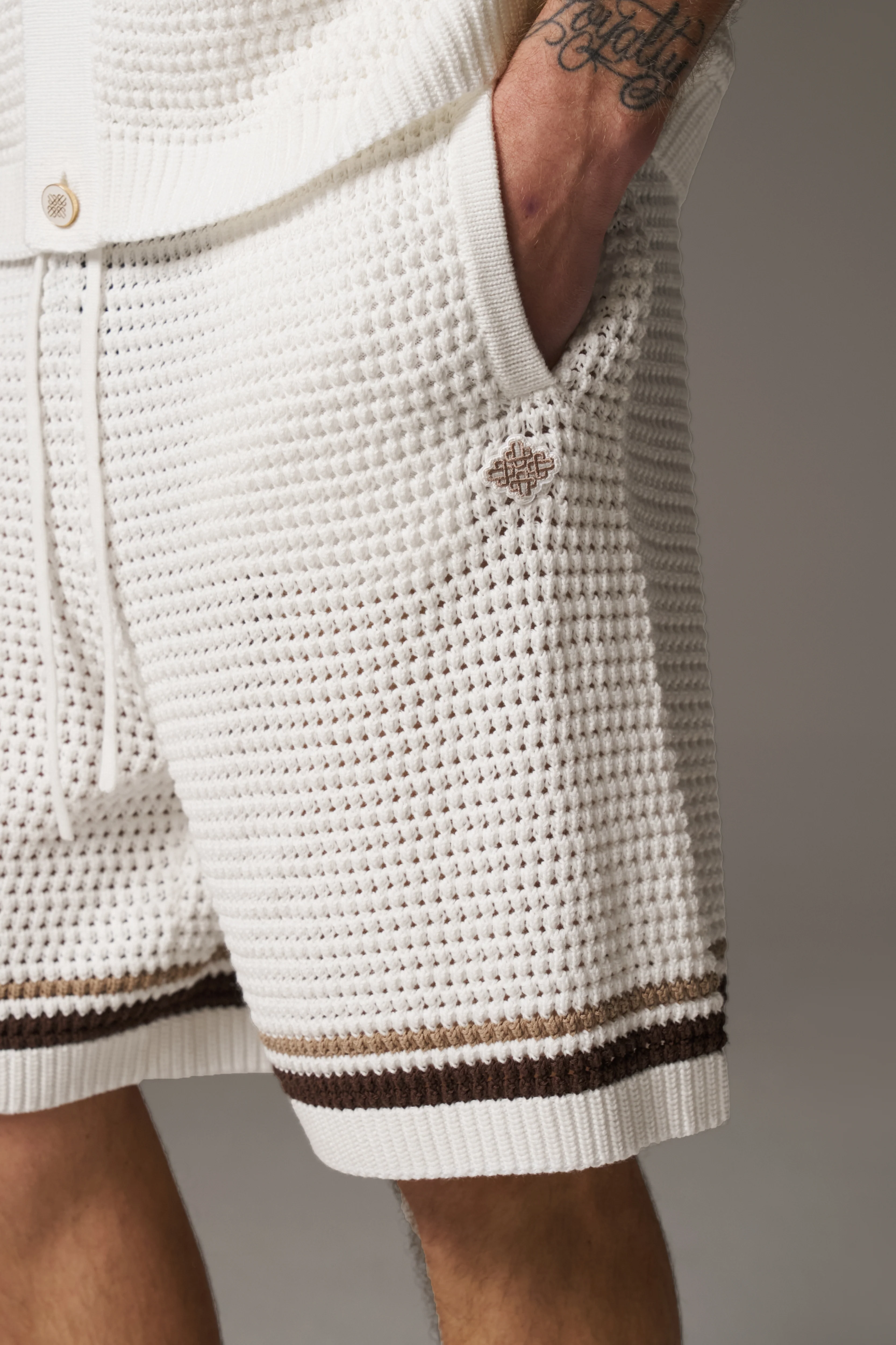 CROCHET KNITTED STRIPE SHORTS - WHITE/BROWN - Image 4