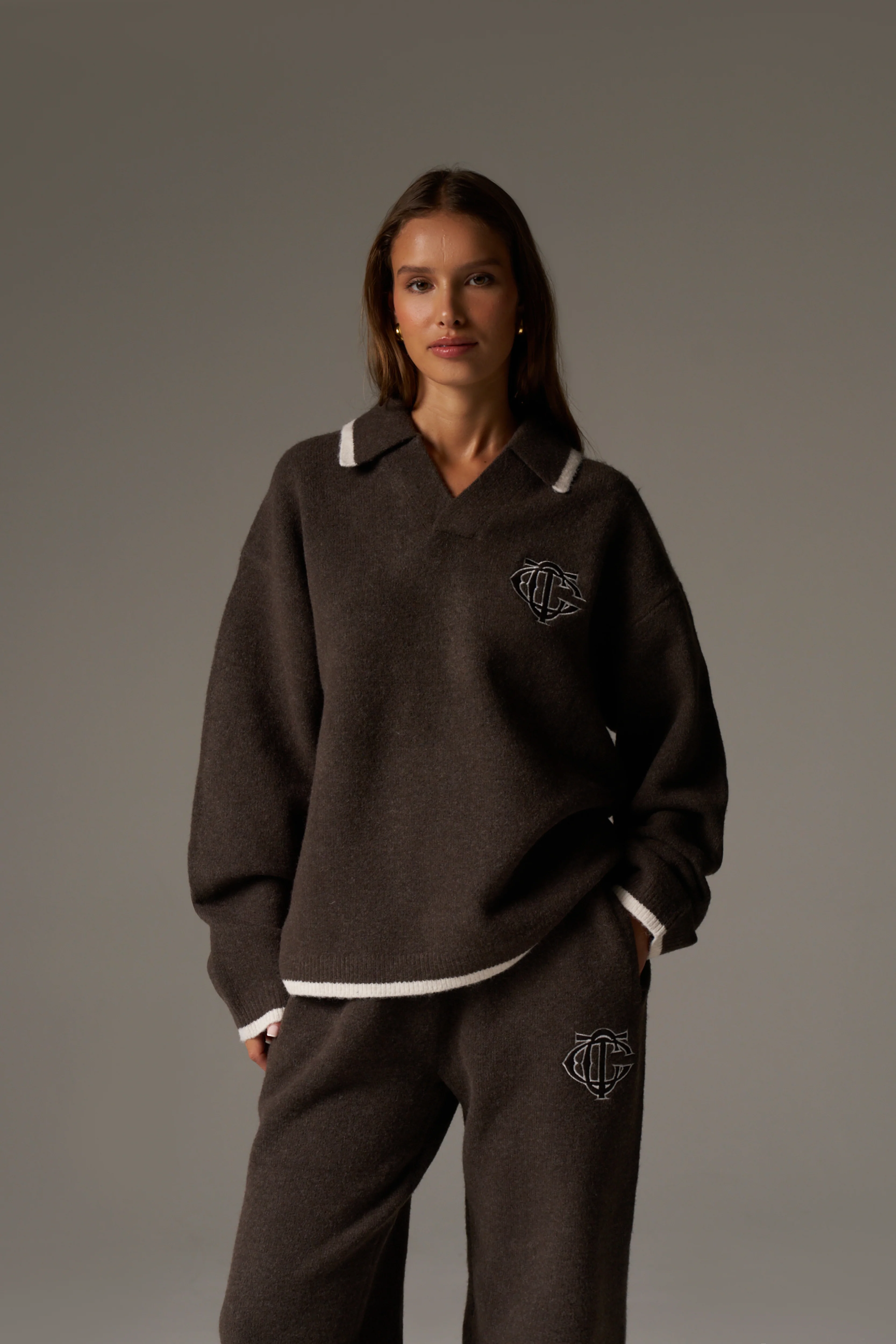MONOGRAM KNITTED POLO TOP - BROWN - Image 3