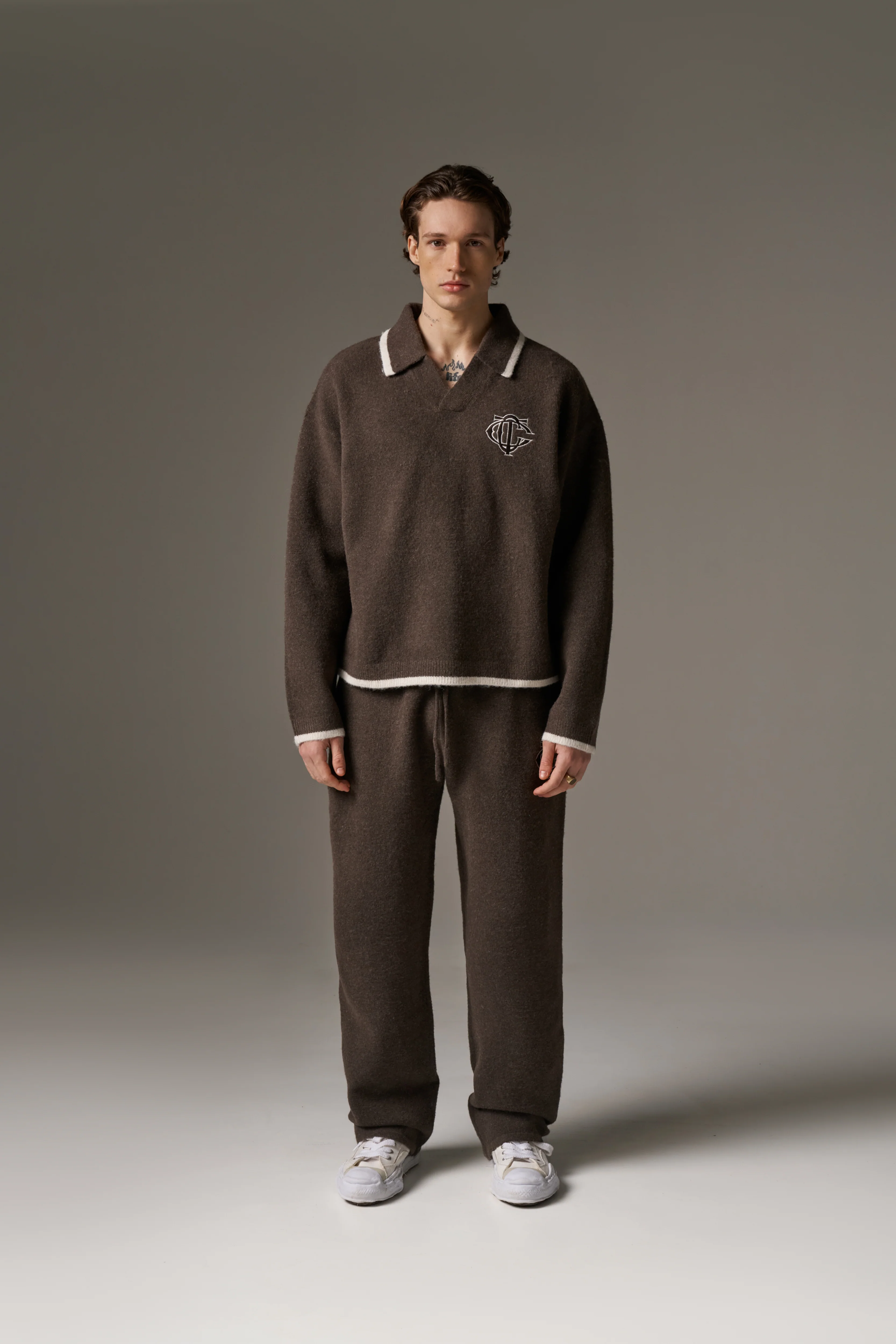 MONOGRAM KNITTED POLO TOP - BROWN - Image 7