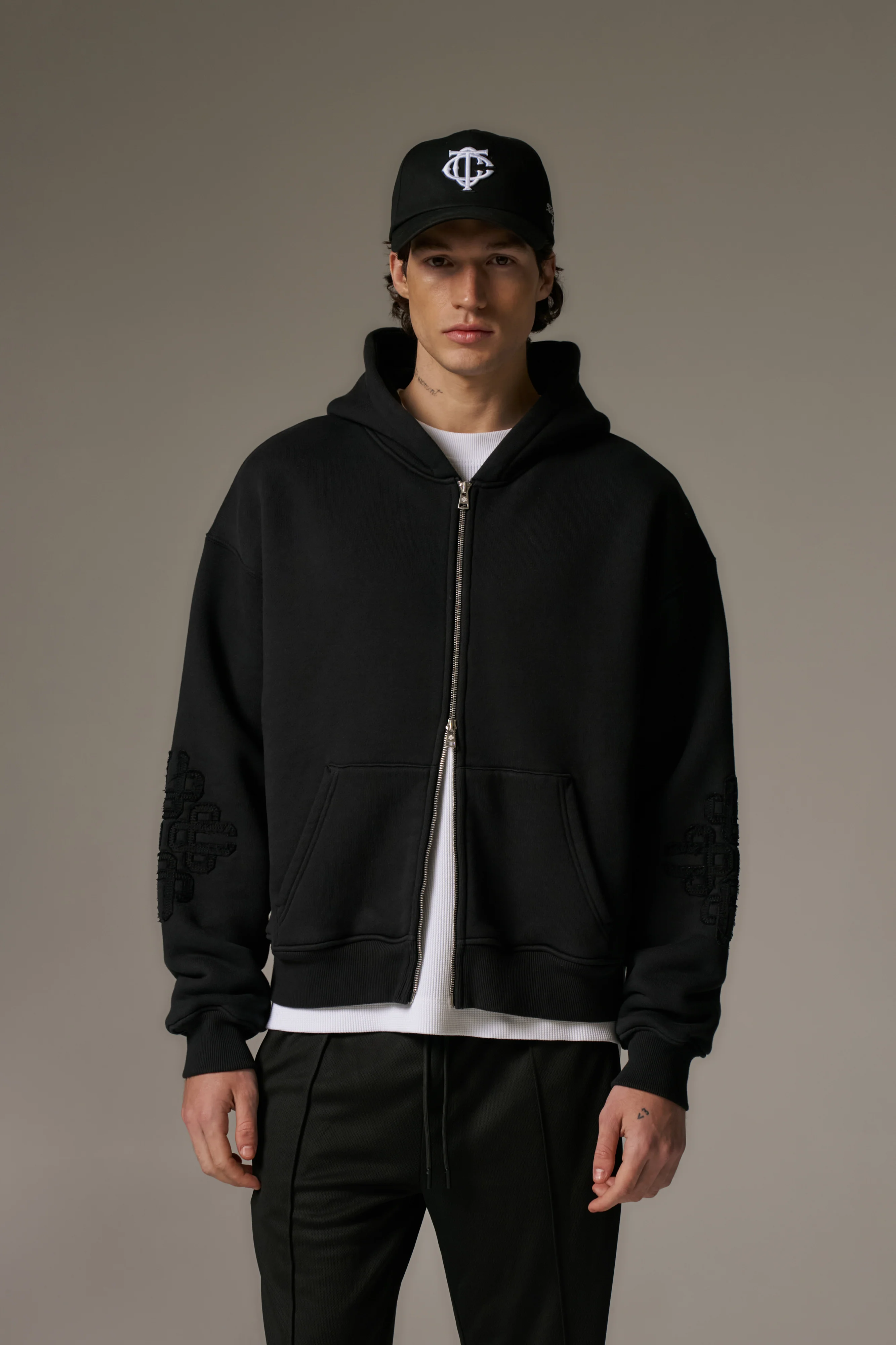 EMBLEM APPLIQUE ZIP THROUGH HOODIE - BLACK - Image 2