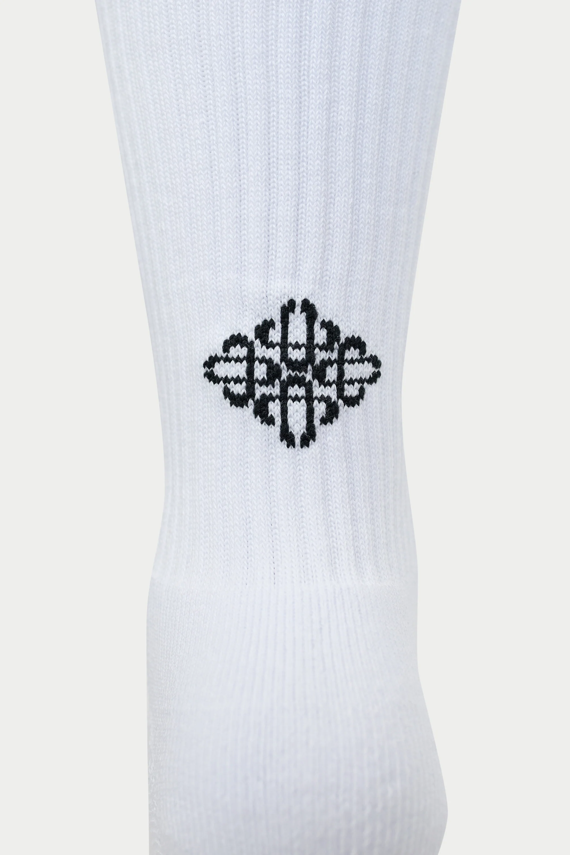 REVERSE EMBLEM COPYRIGHT SOCKS - WHITE - Image 3