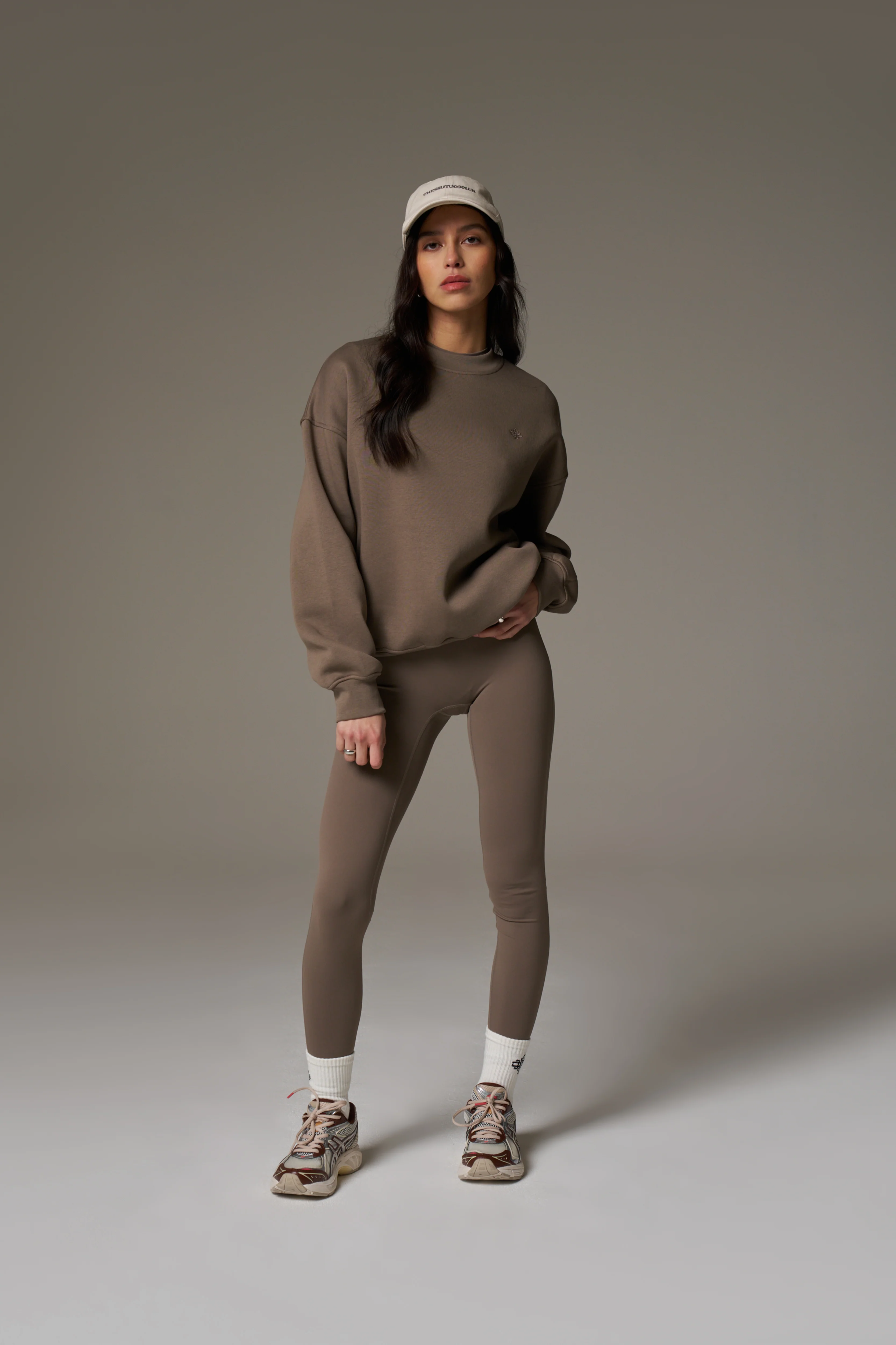 EMBLEM EMBROIDERED SWEATSHIRT - COCOA - Image 3