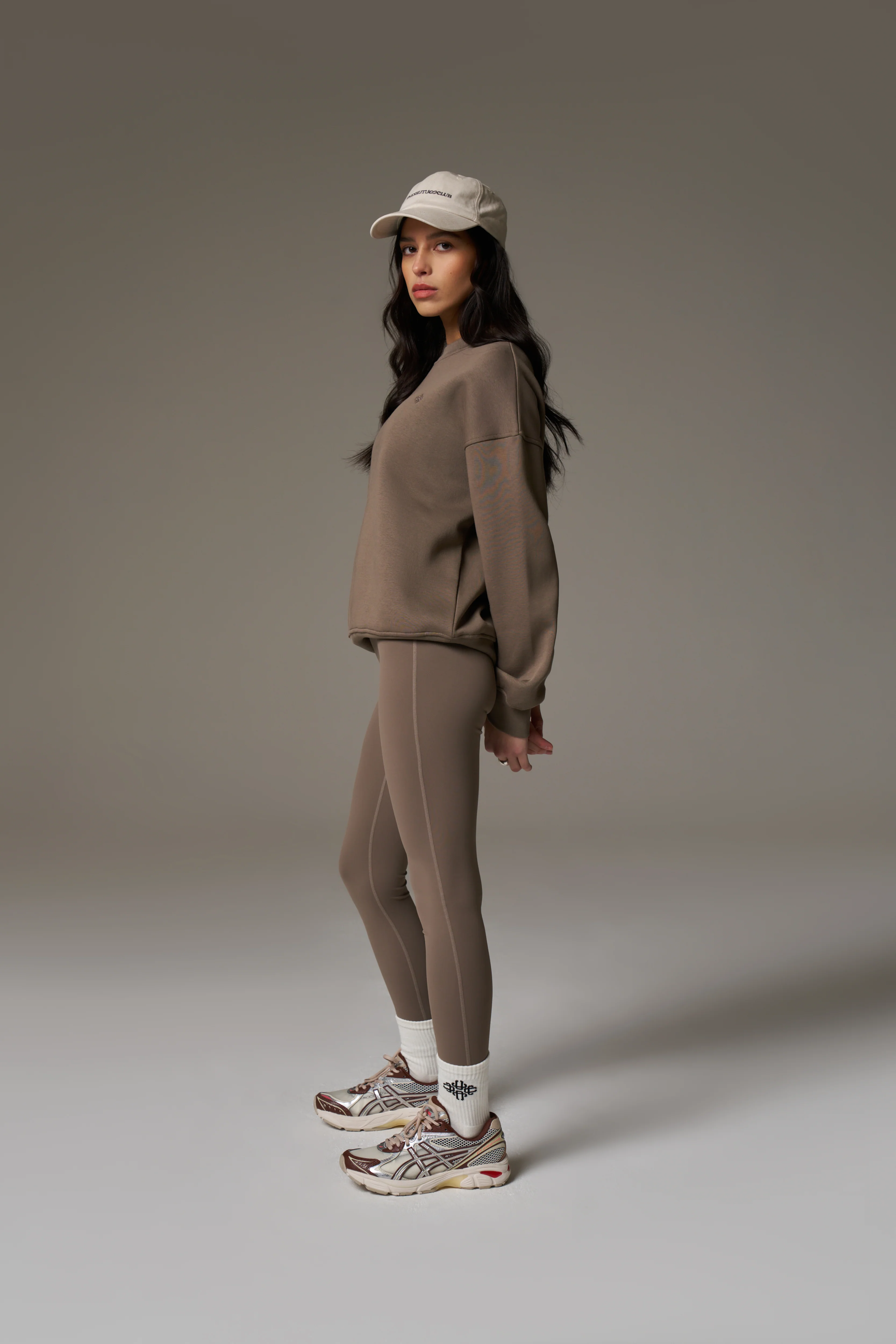 EMBLEM EMBROIDERED SWEATSHIRT - COCOA - Image 6