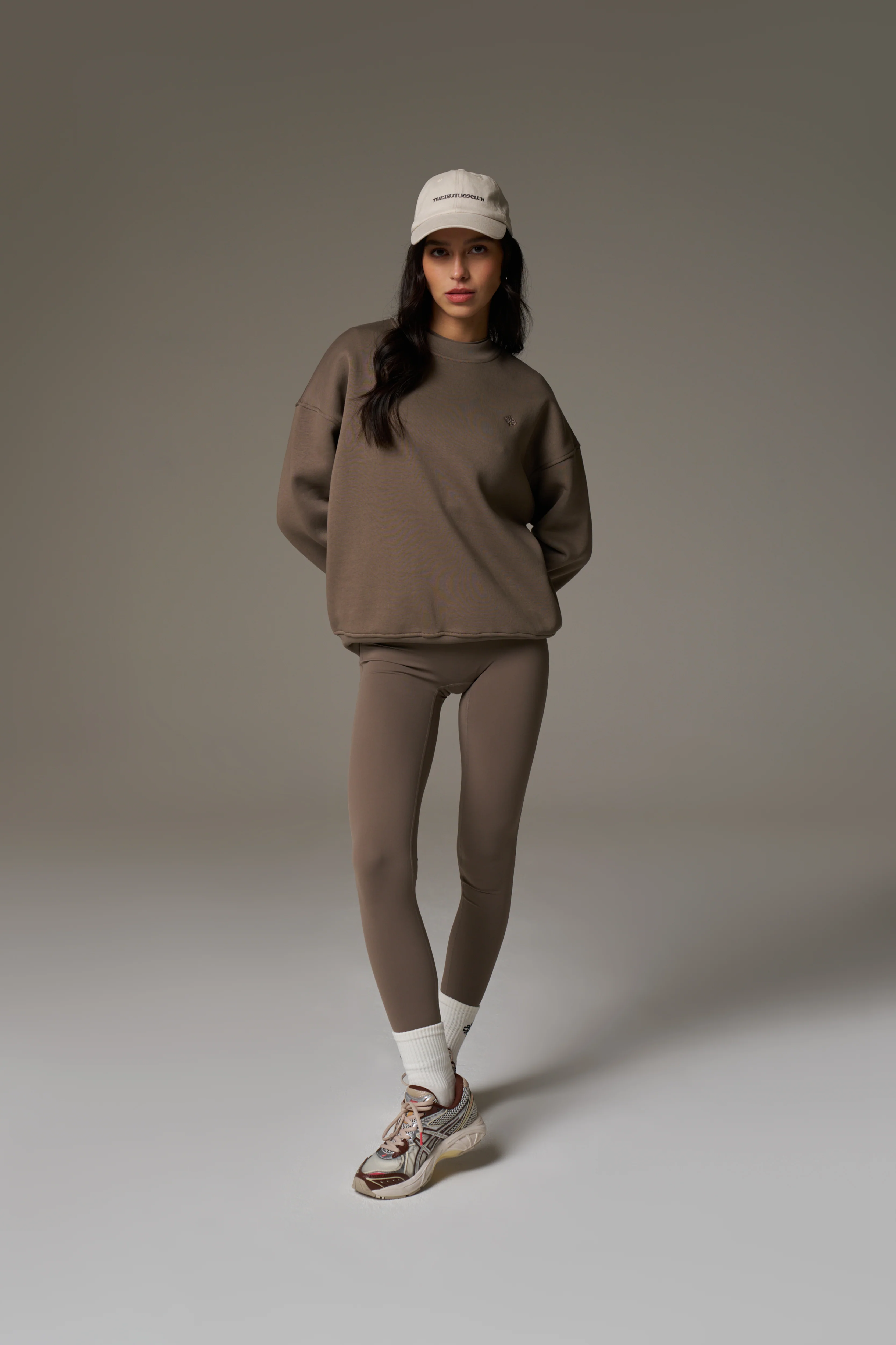 EMBLEM EMBROIDERED SWEATSHIRT - COCOA - Image 8