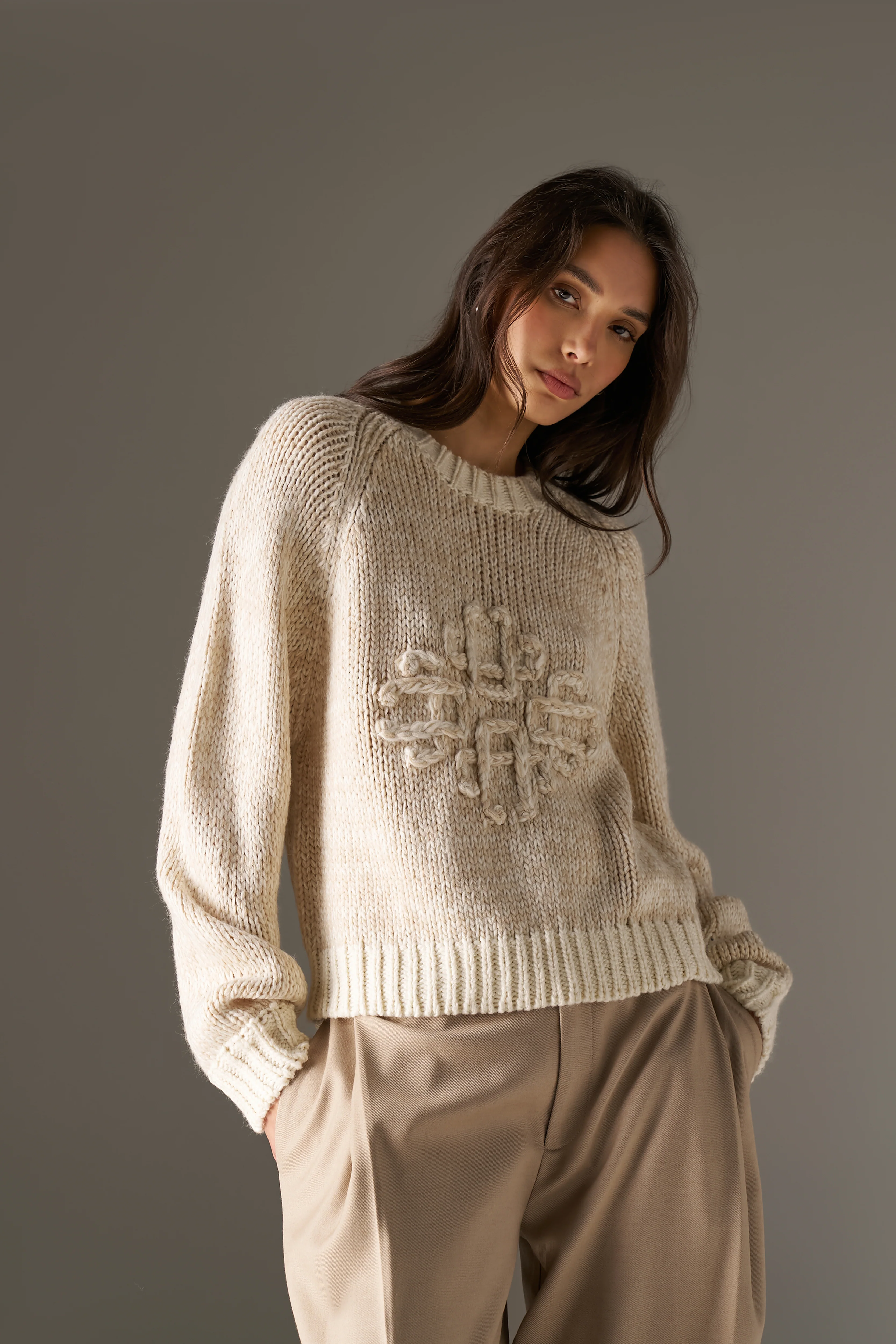 EMBLEM MIXED YARN OVERSIZED KNIT JUMPER - BEIGE - Image 2