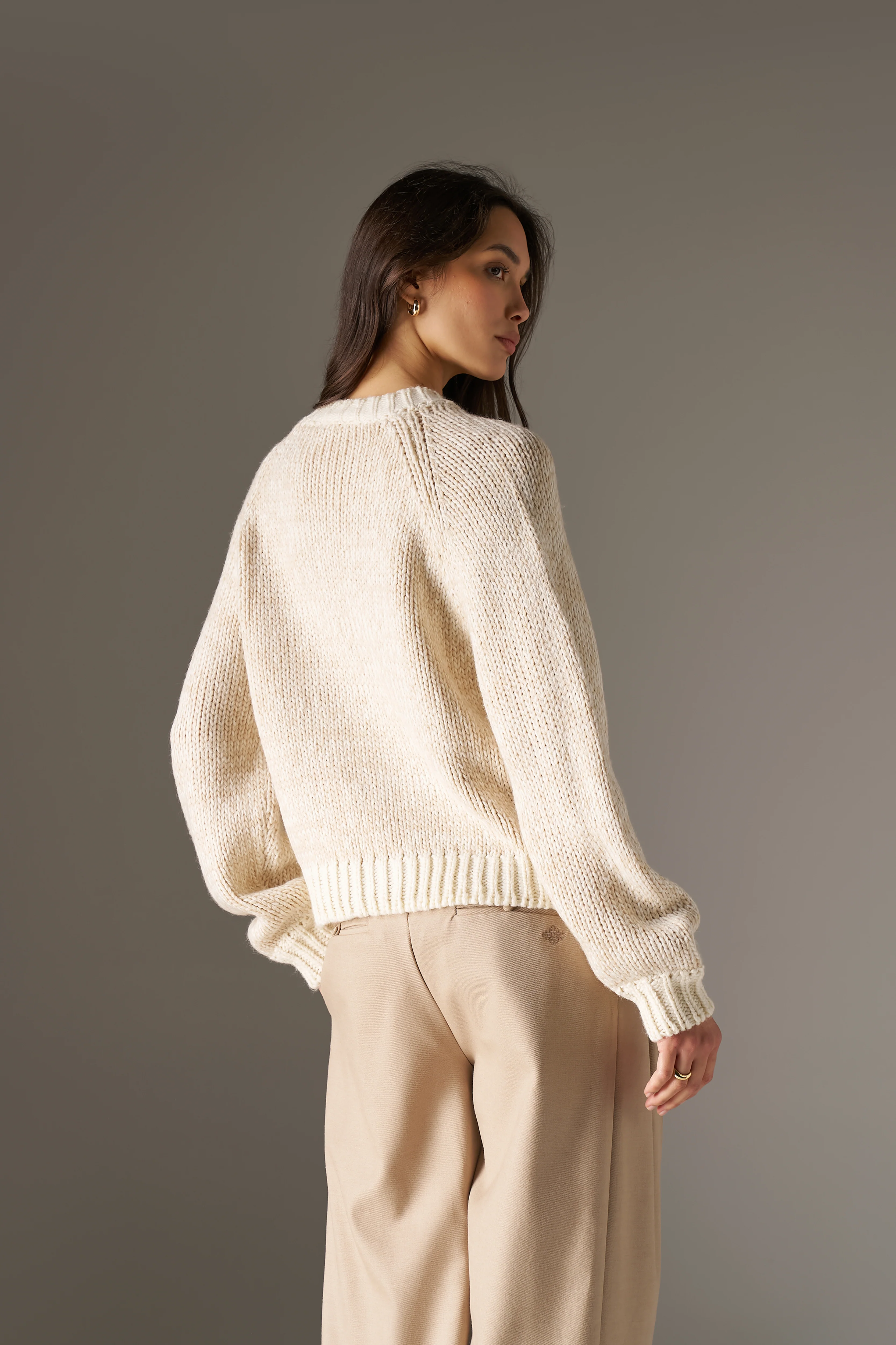 EMBLEM MIXED YARN OVERSIZED KNIT JUMPER - BEIGE - Image 5