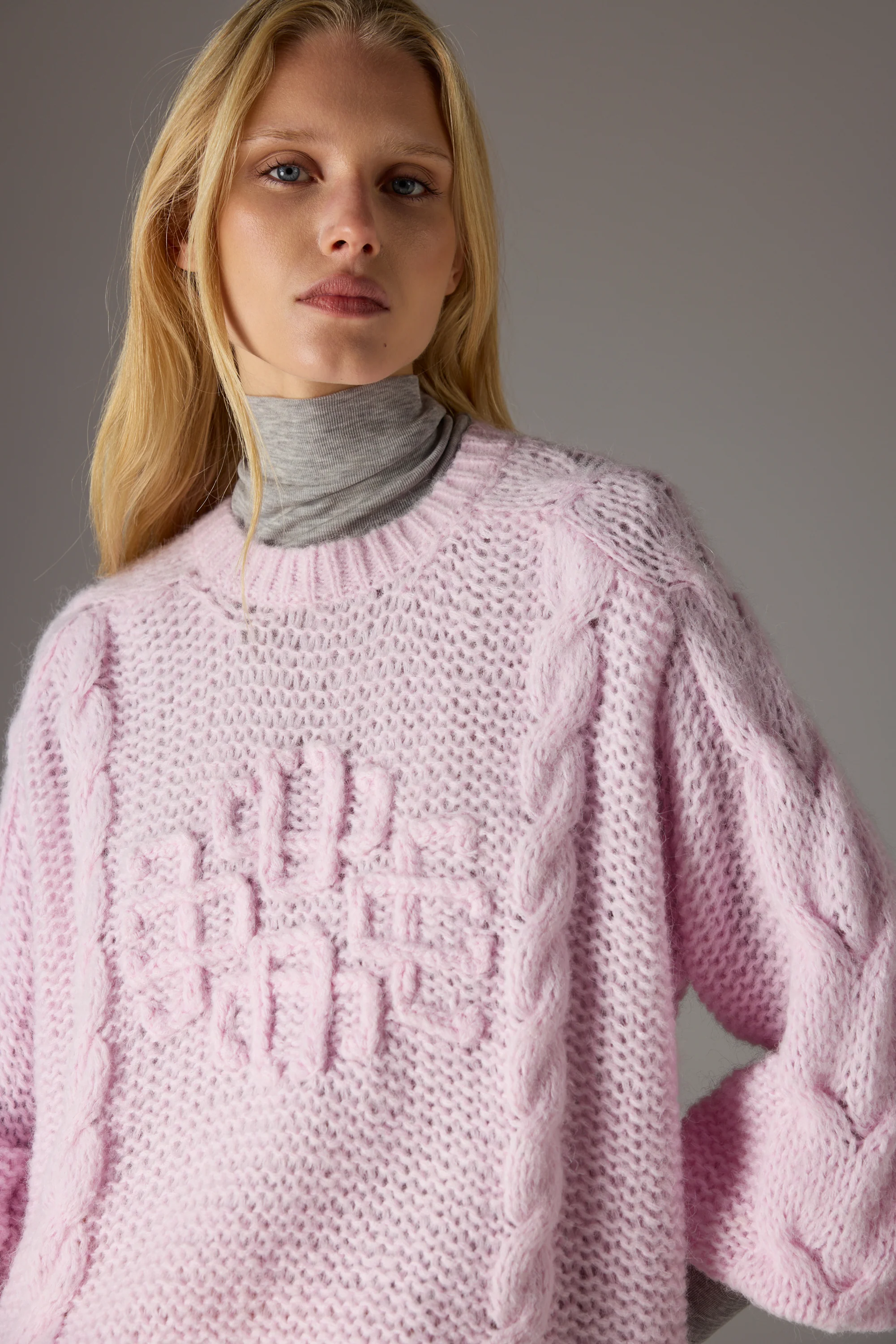 EMBLEM PLAITED OVERSIZED KNIT JUMPER - PINK - Image 4