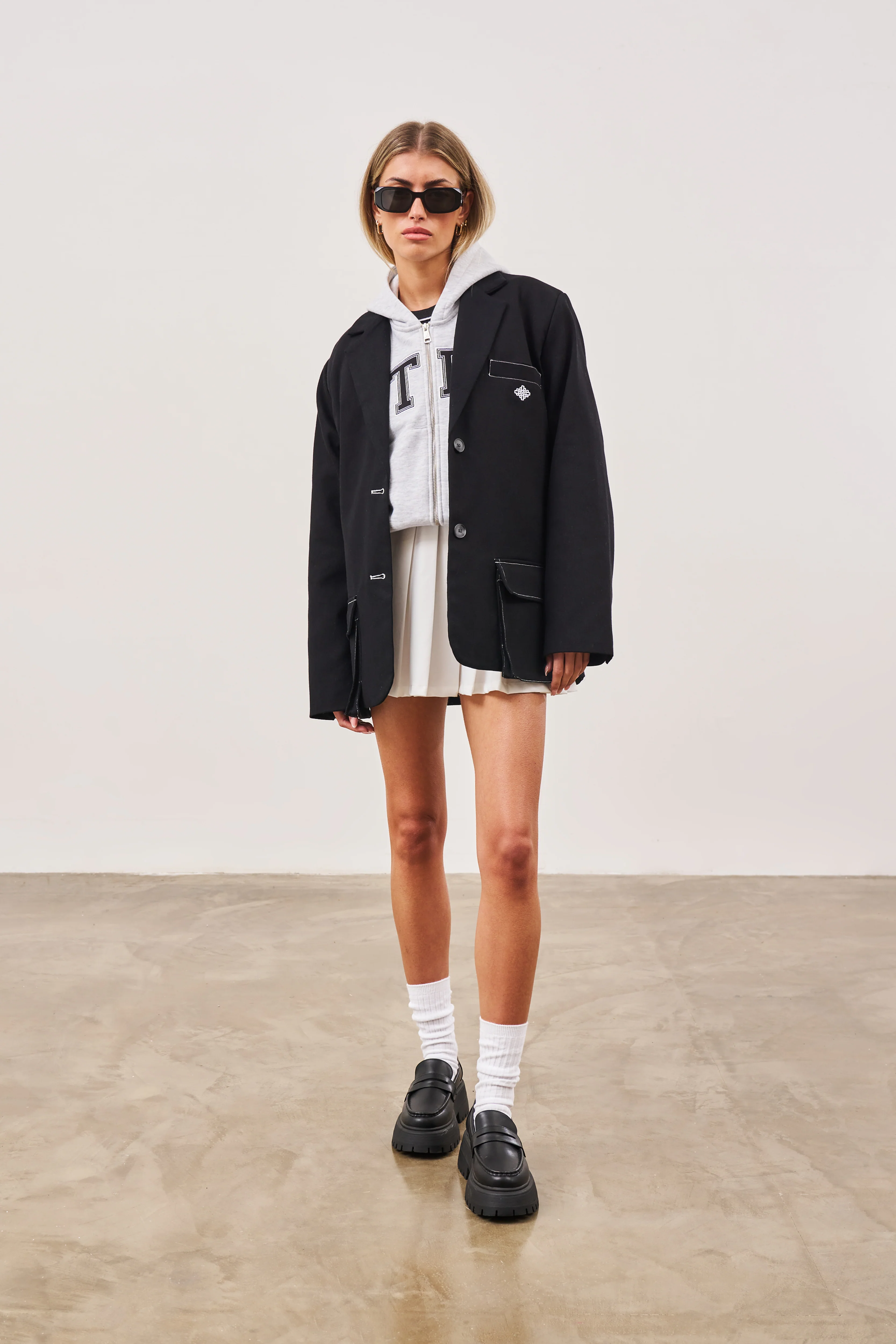 EMBLEM WAISTBAND TENNIS MINI SKIRT - WHITE - Image 8