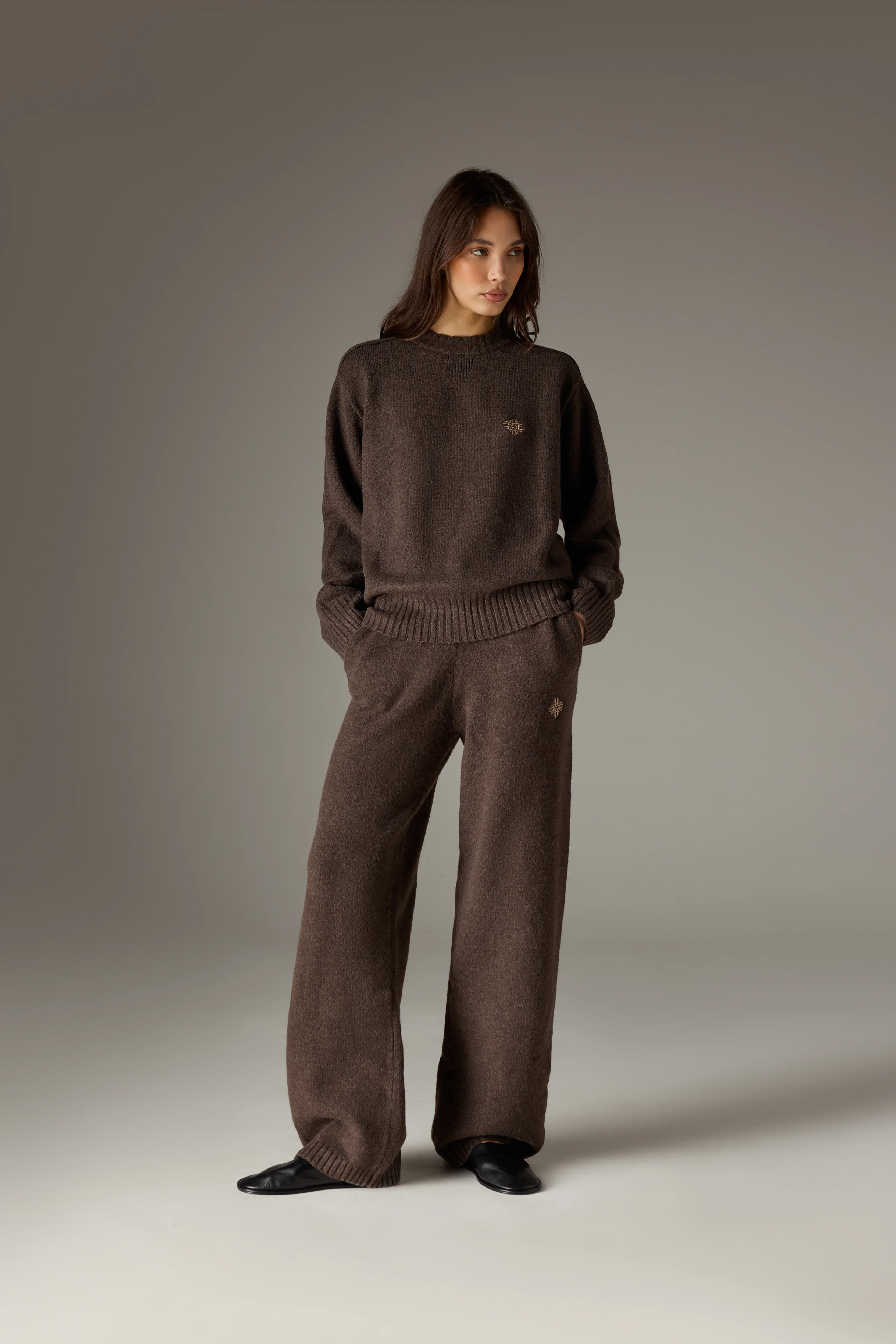 FLUFFY KNIT EMBLEM EMBROIDERED CREW - BROWN - Image 3