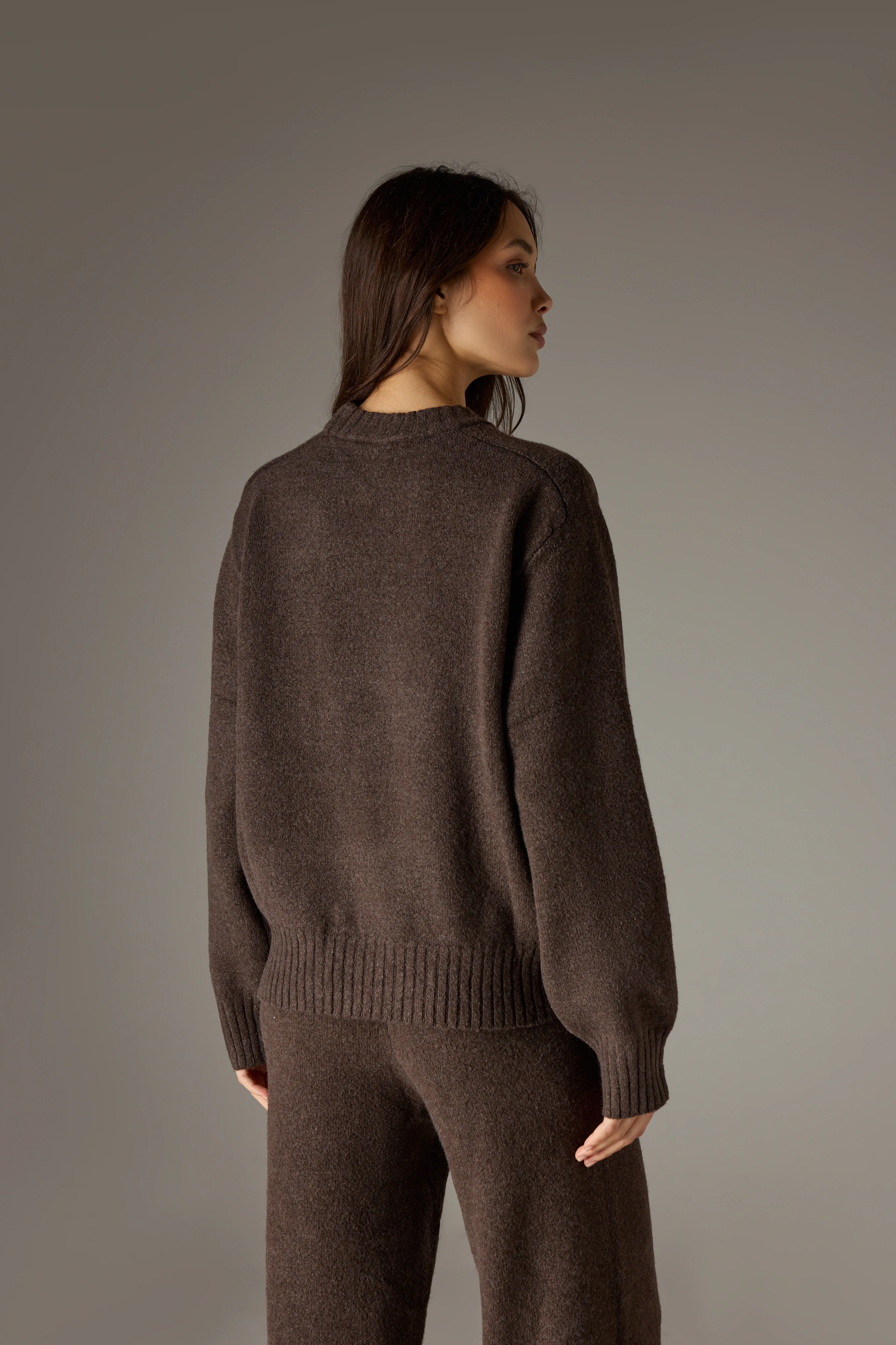 FLUFFY KNIT EMBLEM EMBROIDERED CREW - BROWN - Image 5