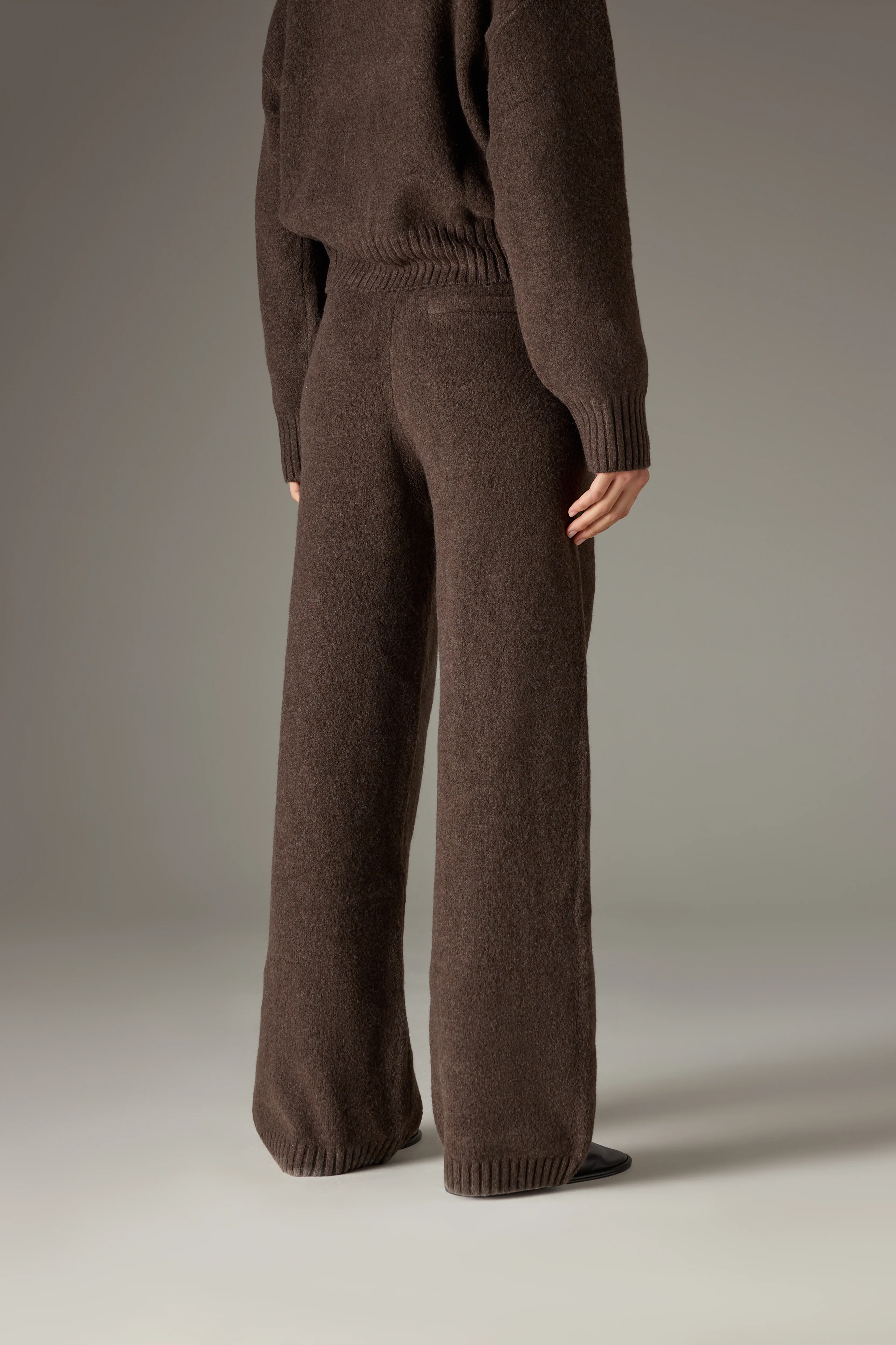 FLUFFY KNIT EMBLEM EMBROIDERED JOGGER - BROWN - Image 5