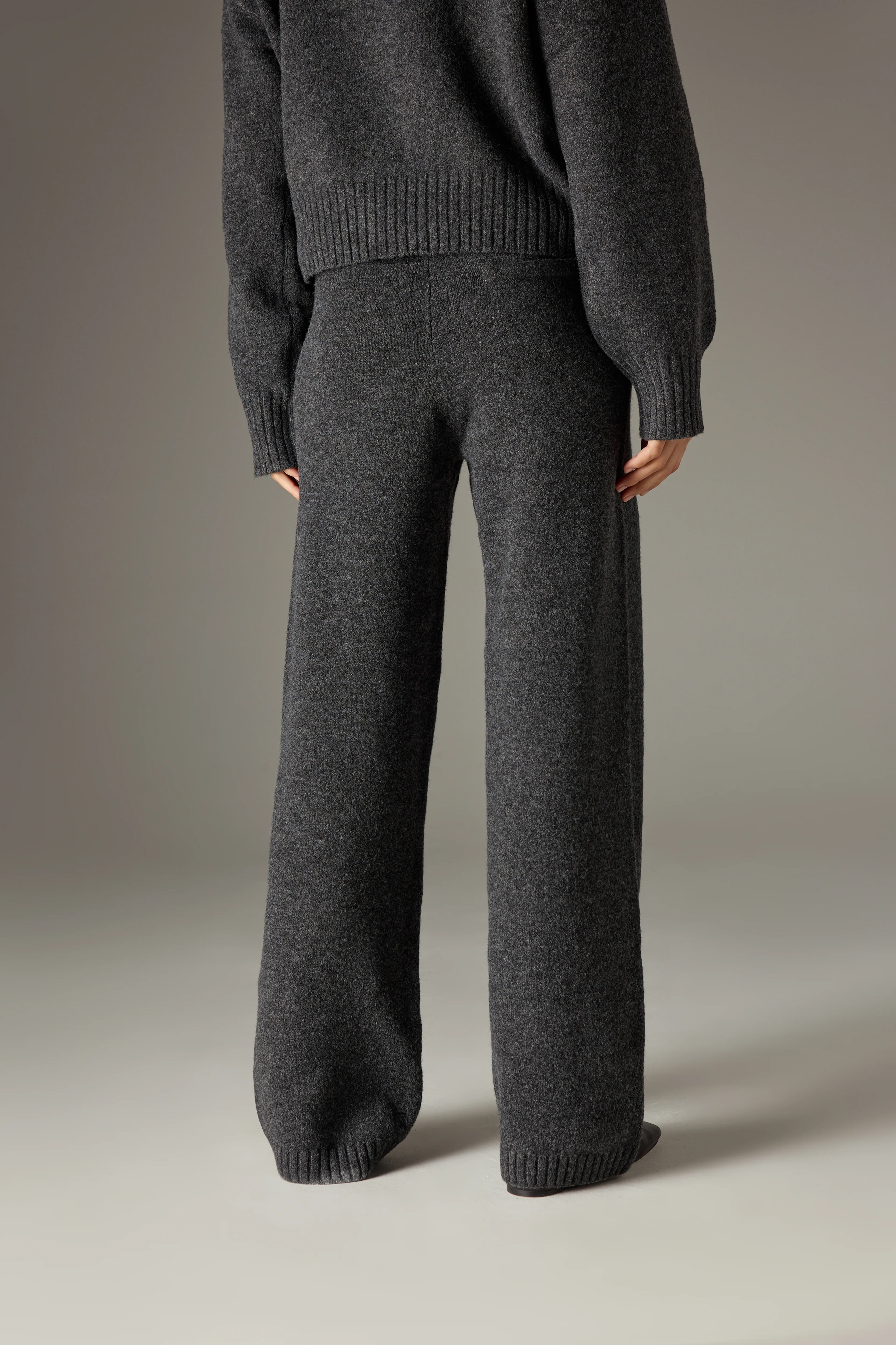 FLUFFY KNIT EMBLEM EMBROIDERED JOGGER - CHARCOAL - Image 6