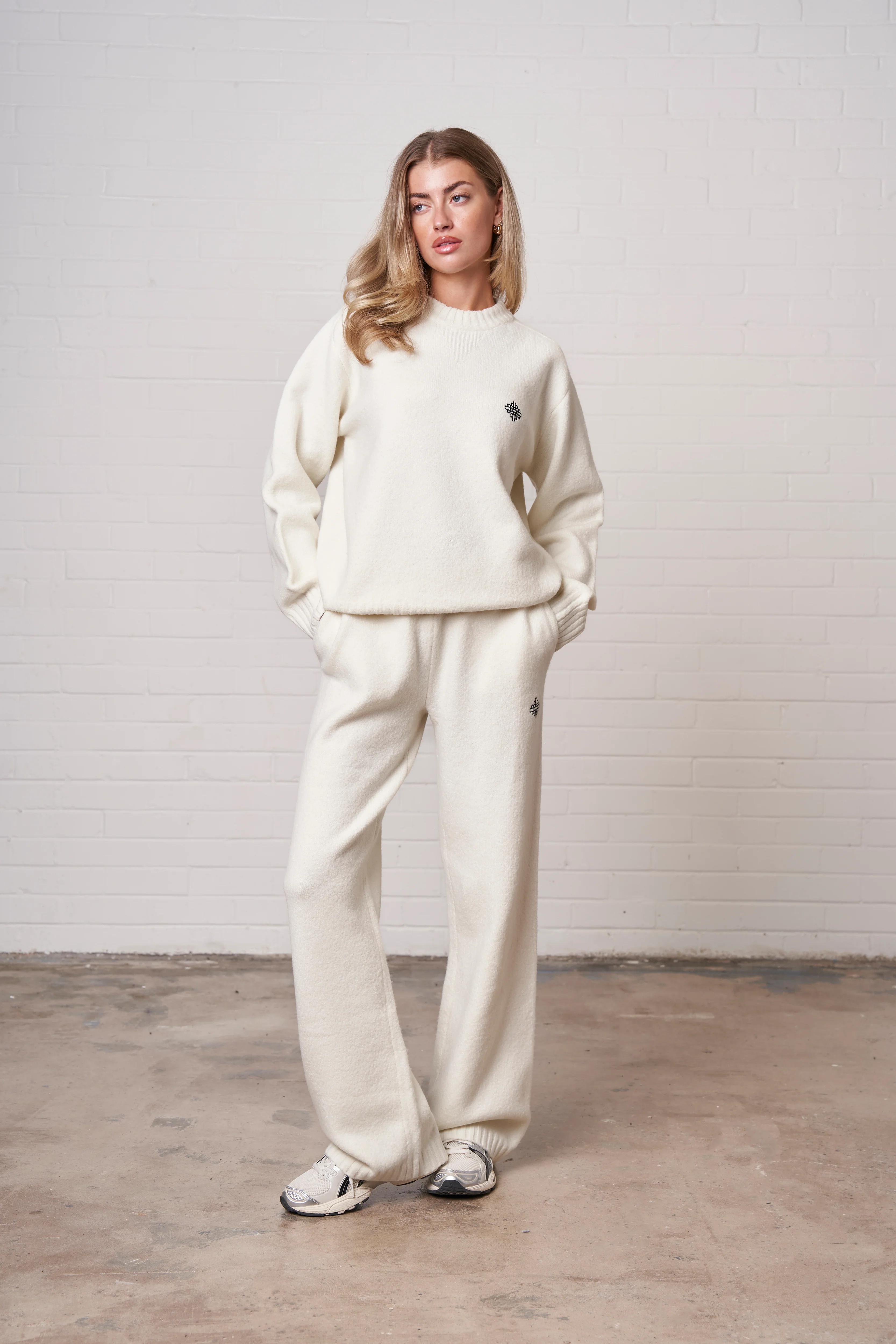 FLUFFY EMBLEM EMBROIDERED JOGGER - OFF WHITE - Image 7