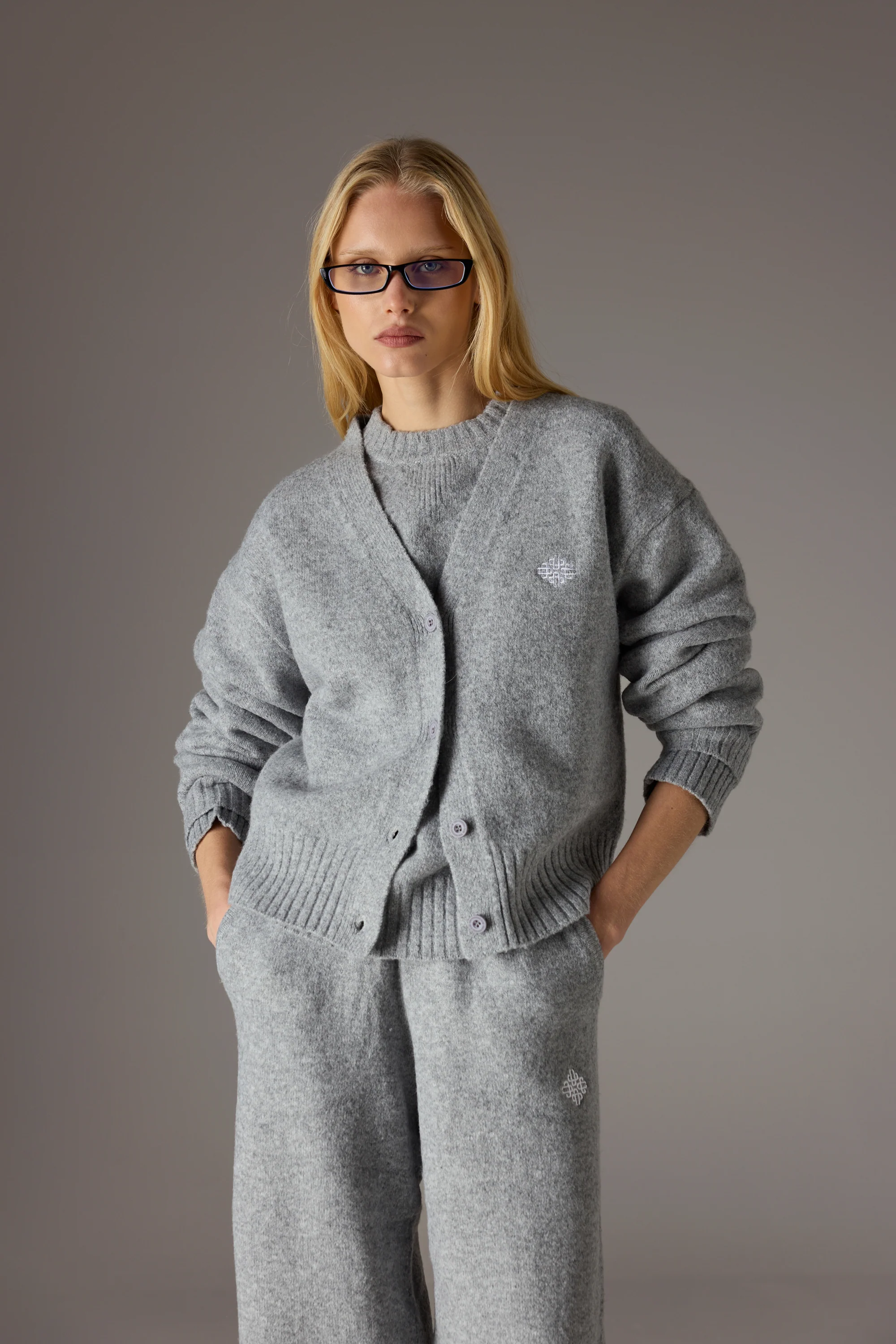 FLUFFY KNIT EMBLEM EMBROIDERED CARDIGAN - GREY MARL