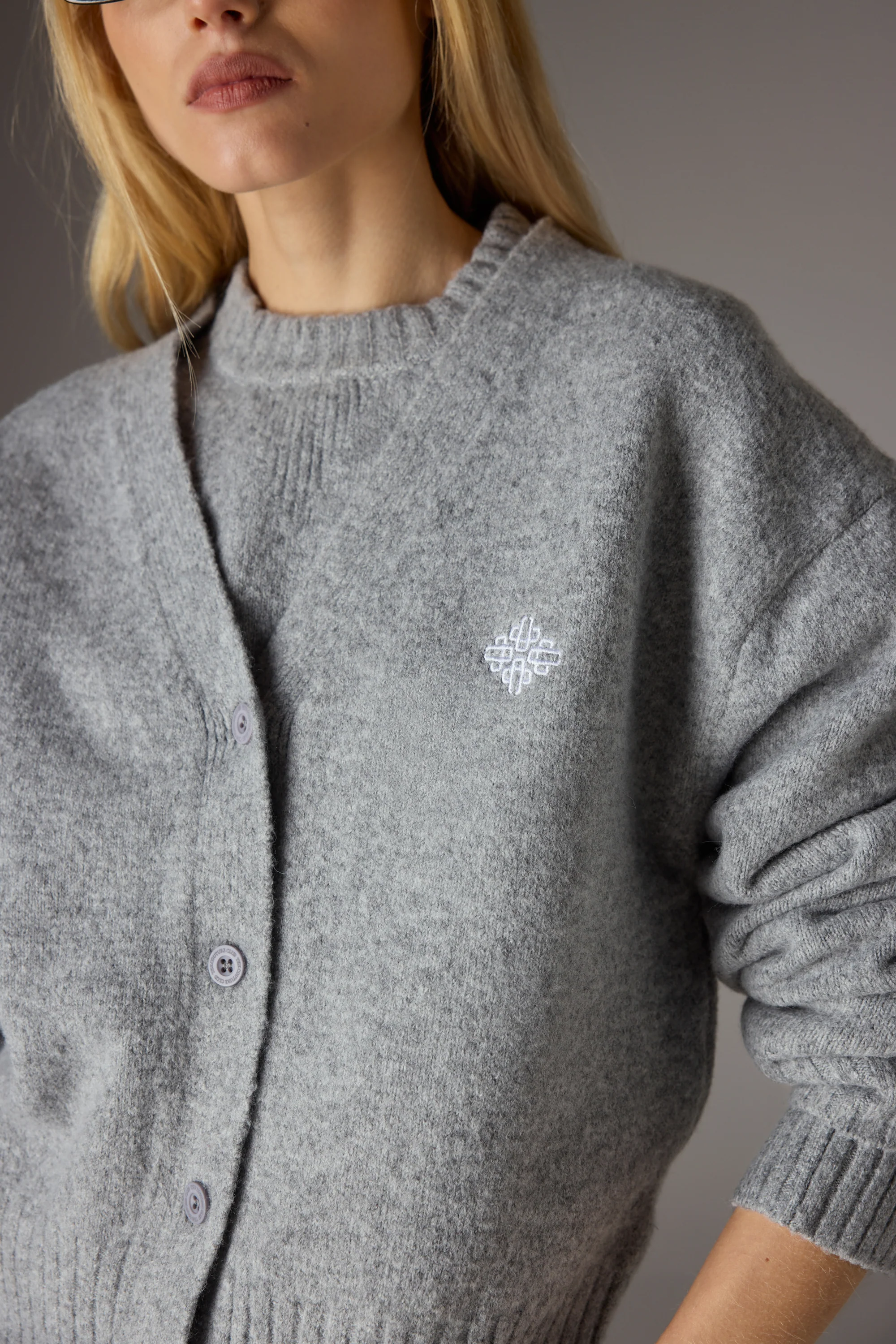 FLUFFY KNIT EMBLEM EMBROIDERED CARDIGAN - GREY MARL - Image 5