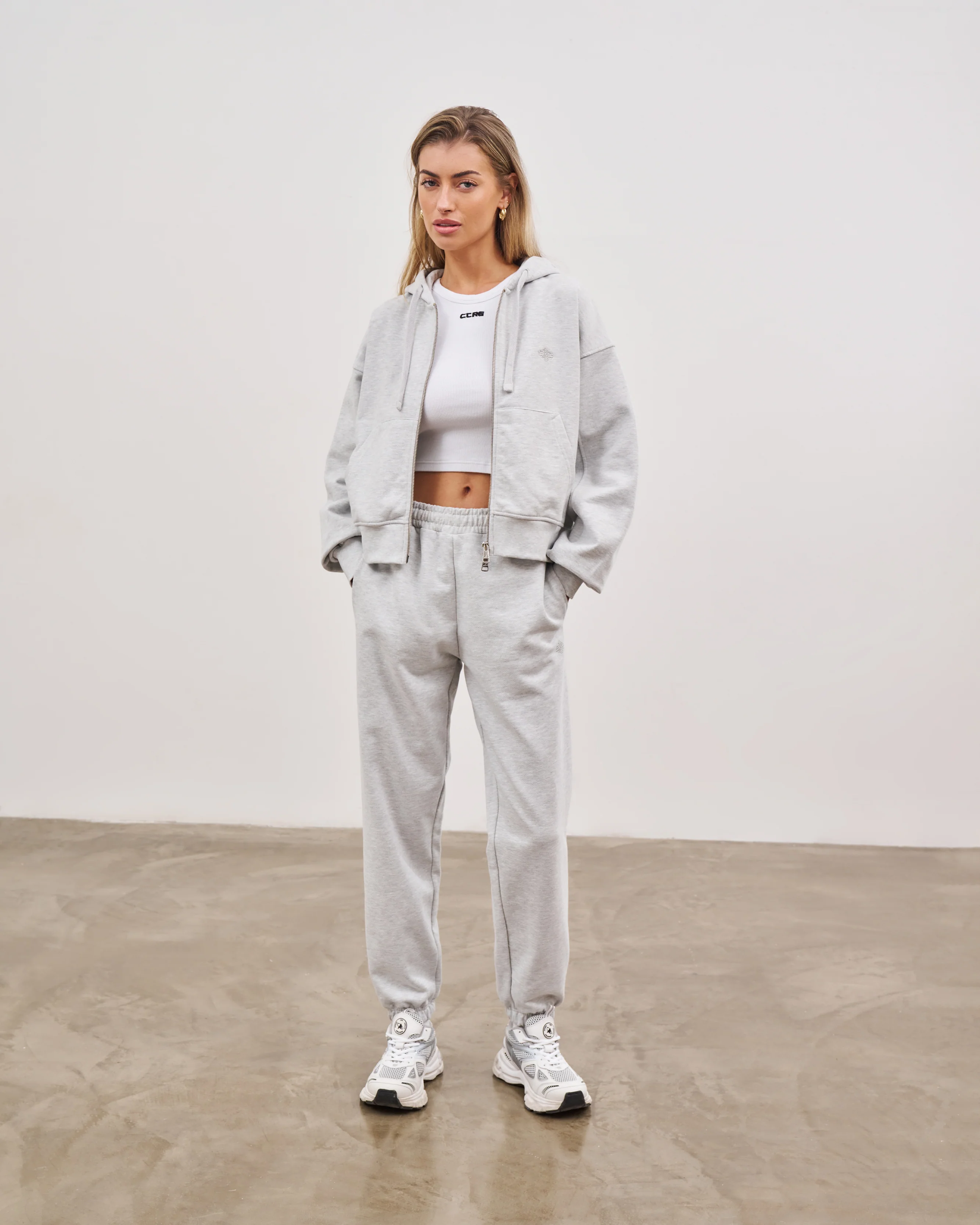 EMBLEM RELAXED JOGGERS - GREY MARL - Image 3