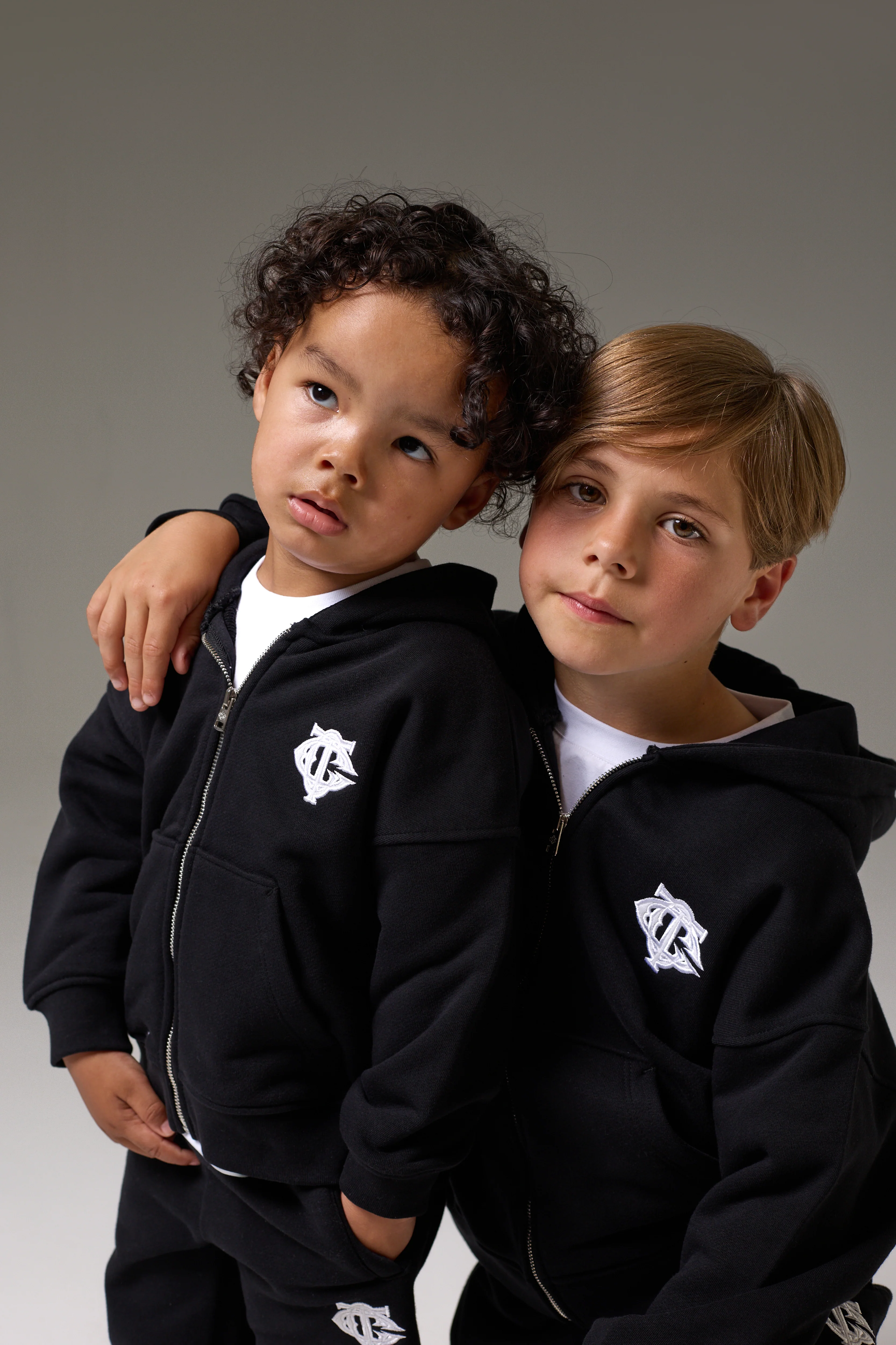 JUNIOR ZIP THROUGH EMBLEM APPLIQUE HOODIE - BLACK - Image 4
