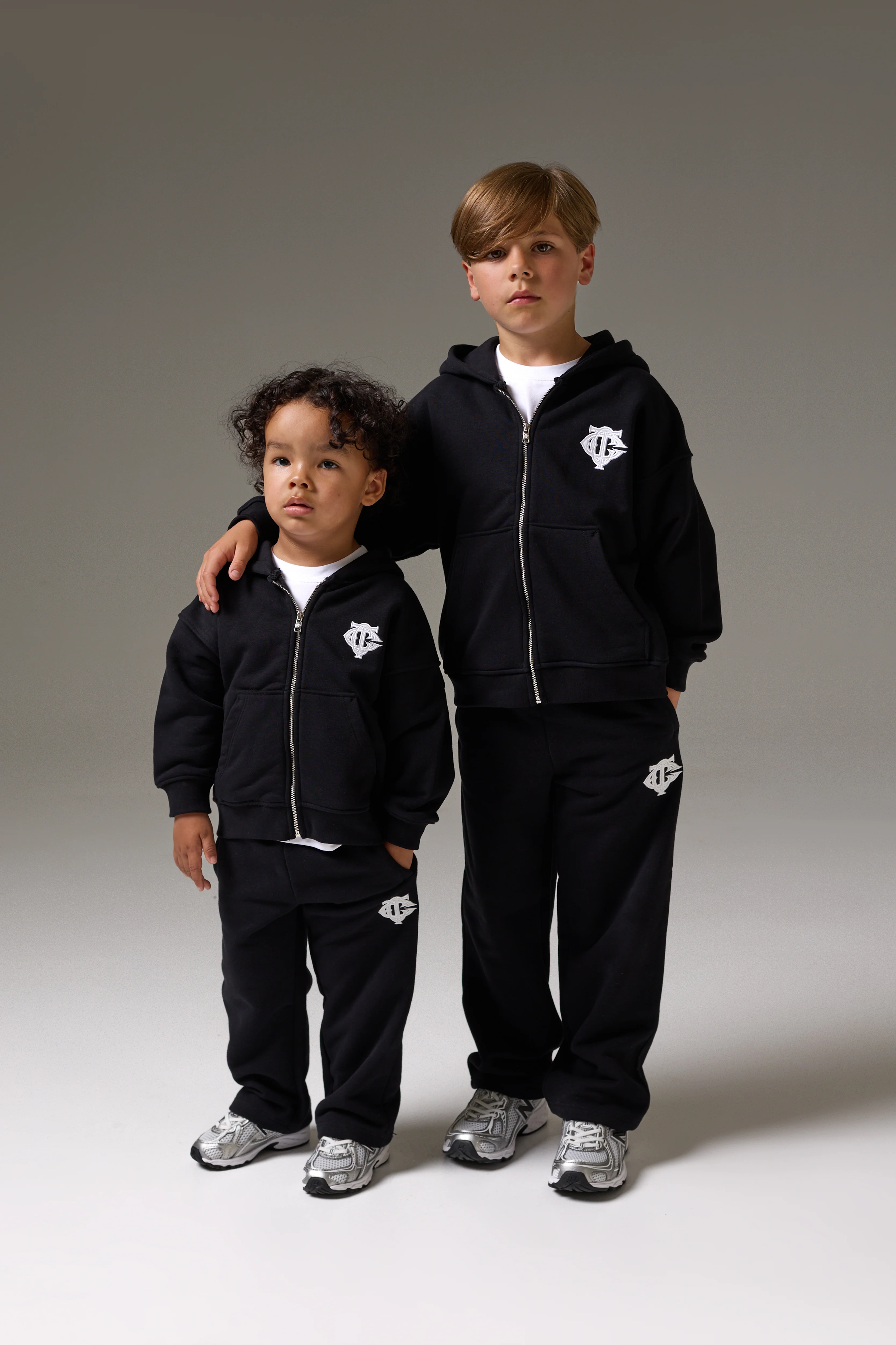 JUNIOR ZIP THROUGH EMBLEM APPLIQUE HOODIE - BLACK - Image 5