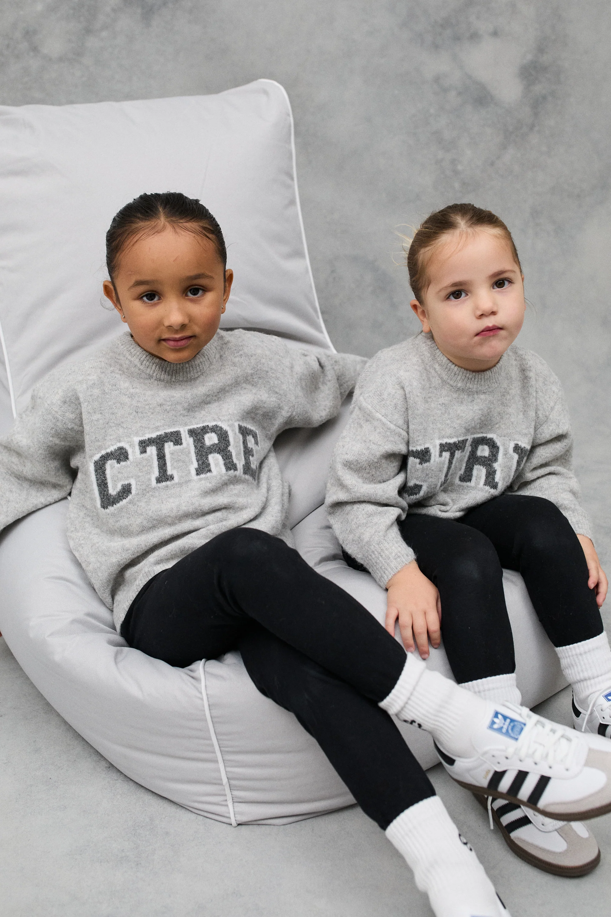 KIDS EMBLEM SOFT TOUCH LEGGINGS - BLACK - Image 3