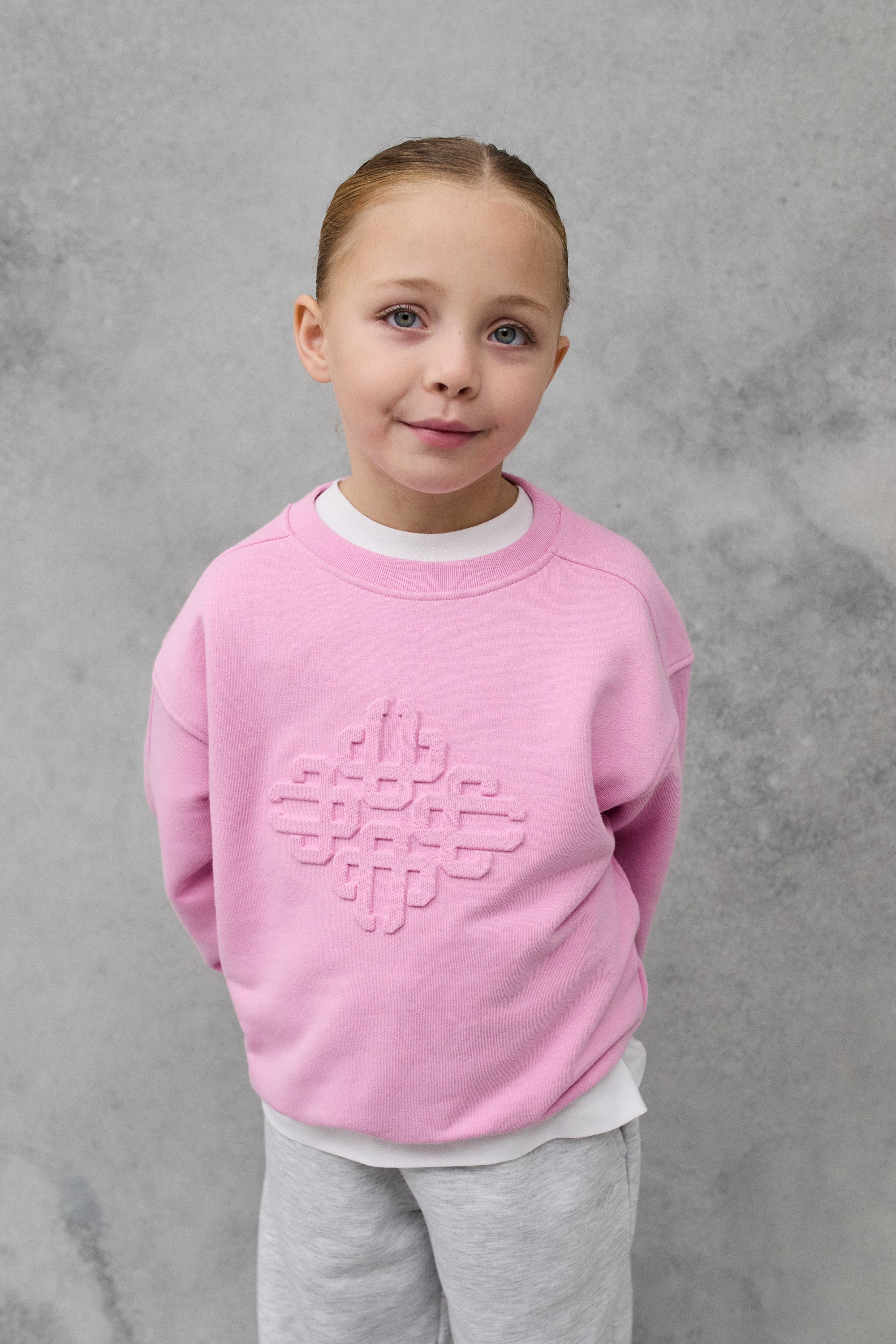 KIDS EMBOSSED EMBLEM SWEATSHIRT - PINK - Image 2