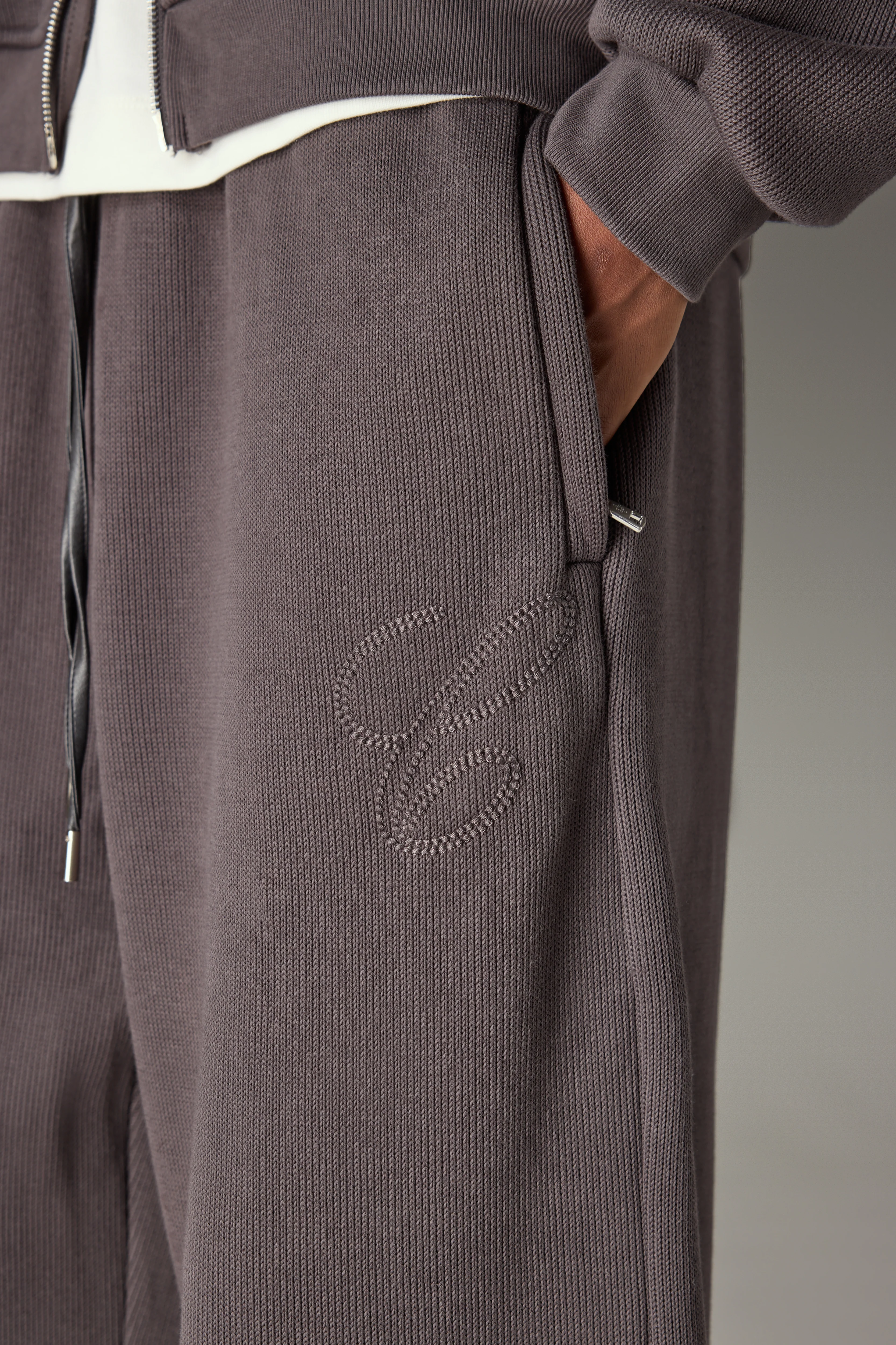 KNIT CONTRAST DRAWCORDS RELAXED JOGGERS - CHARCOAL - Image 5