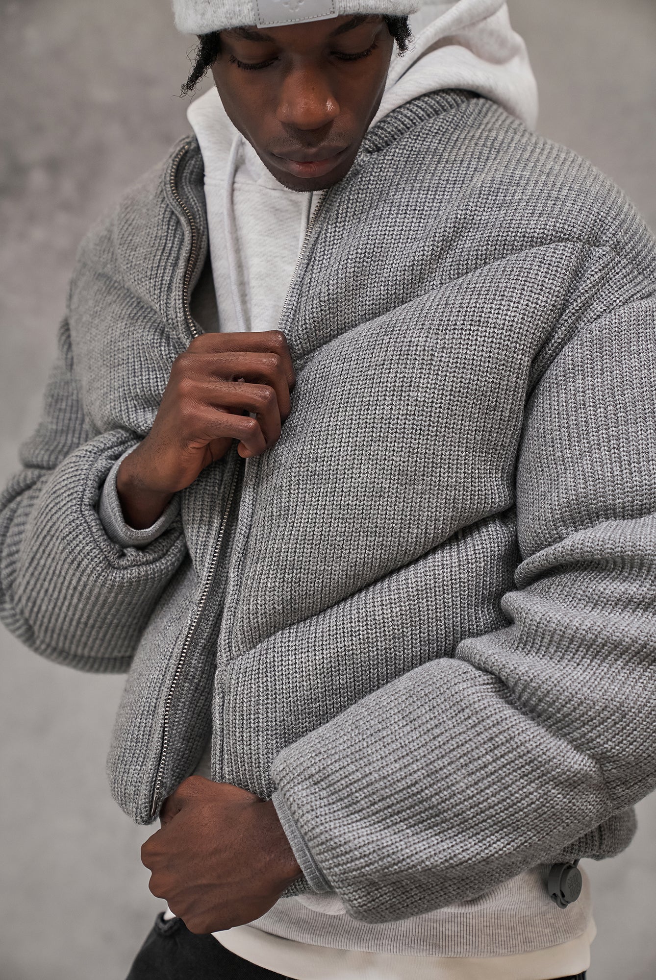 KNITTED CHEVRON PANELLED PUFFER COAT - GREY MARL - Image 4