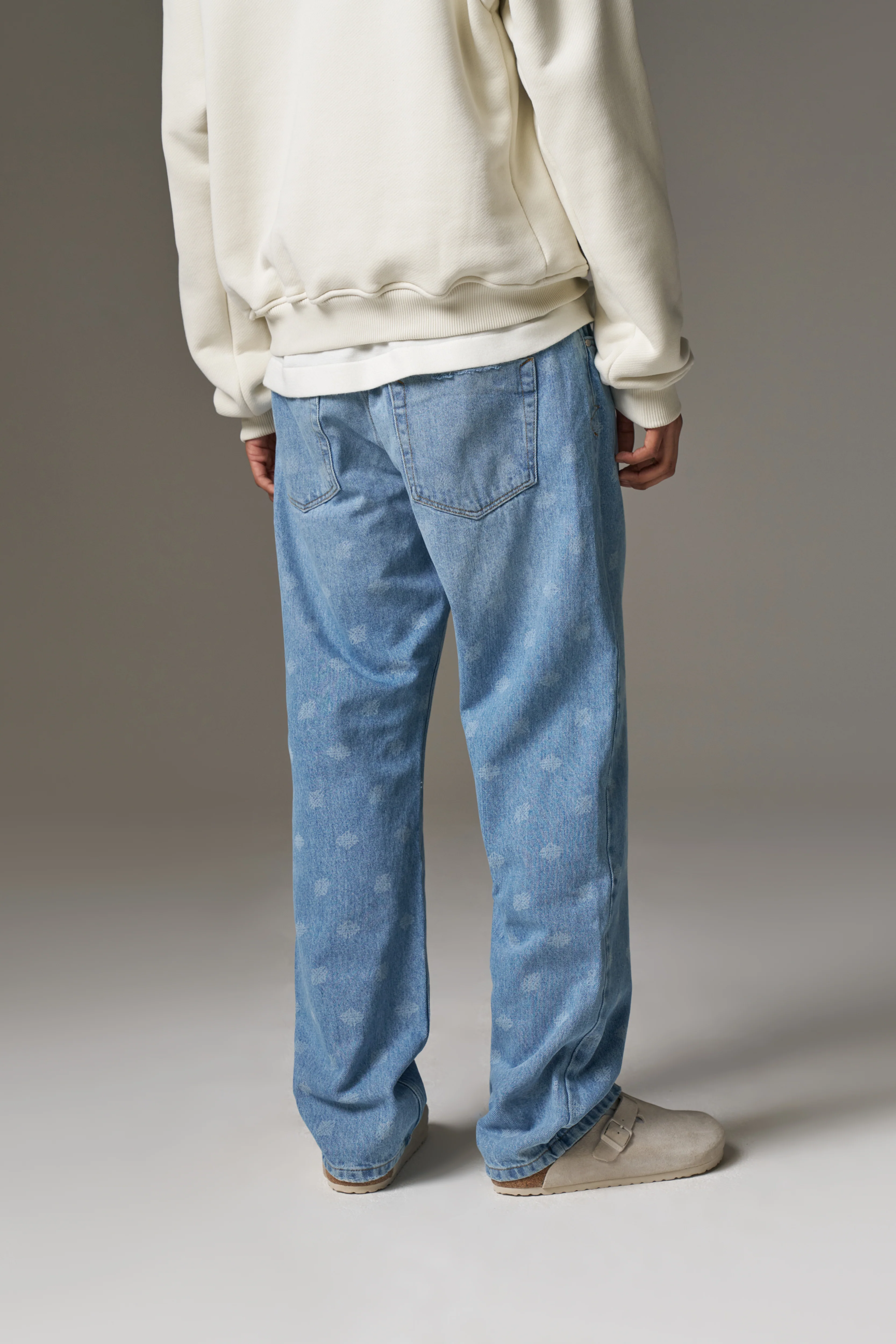 LASER PRINT EMBLEM JEANS - BLUE WASH - Image 4