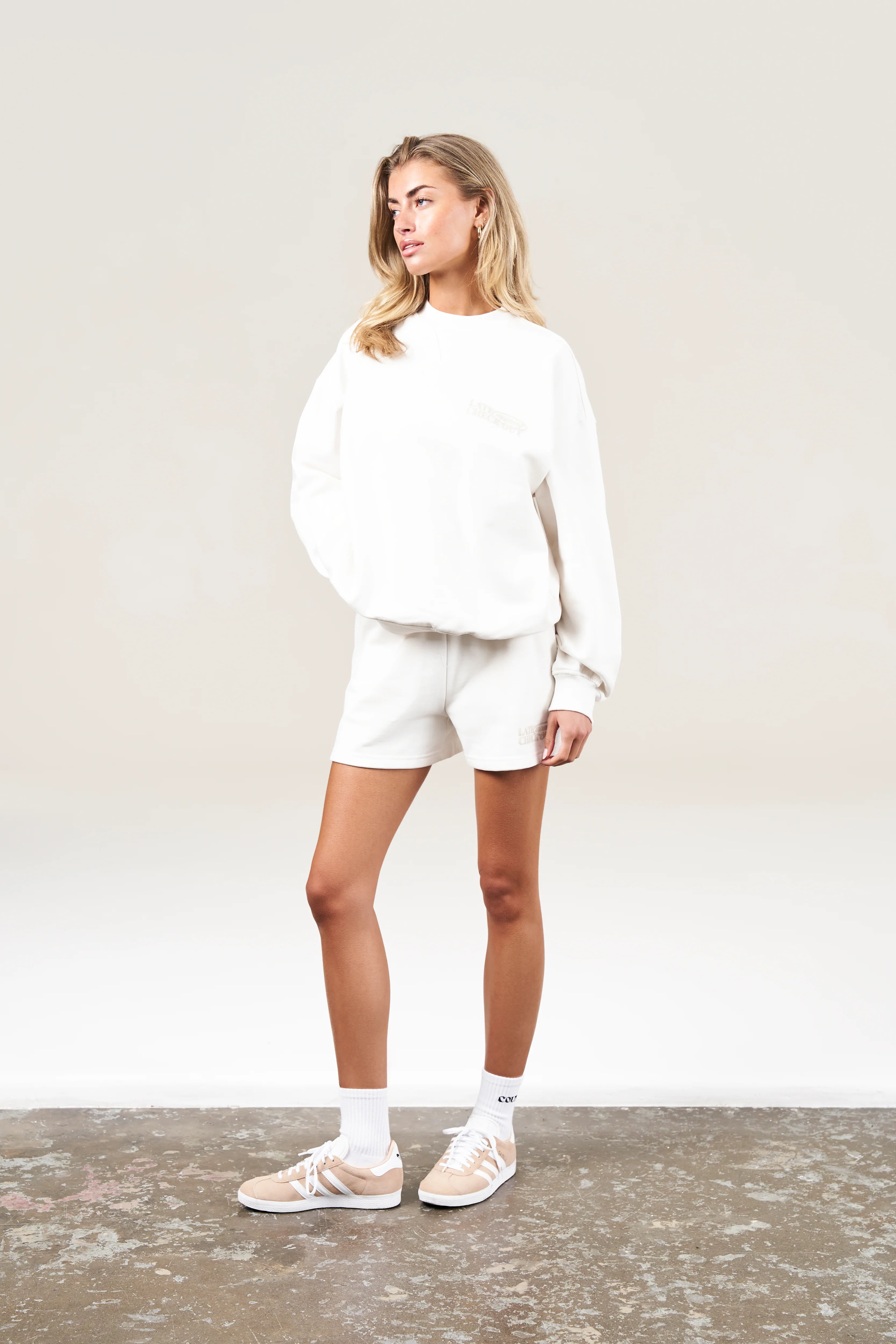 LATE CHECKOUT SWEATSHIRT - OFF WHITE - Image 7