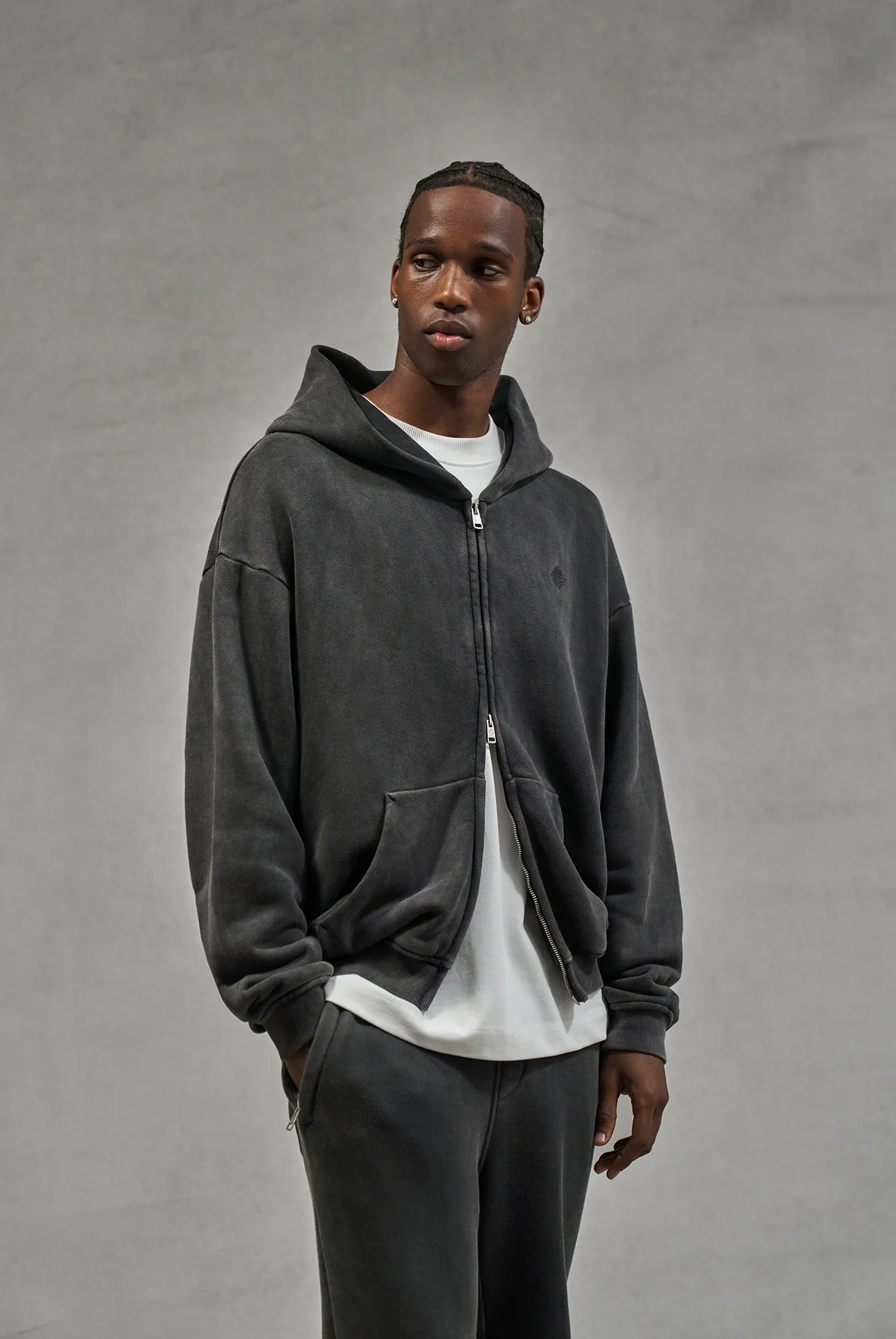 LAUNDERED CLASSICS ZIP THROUGH HOODIE - CHARCOAL - Image 2