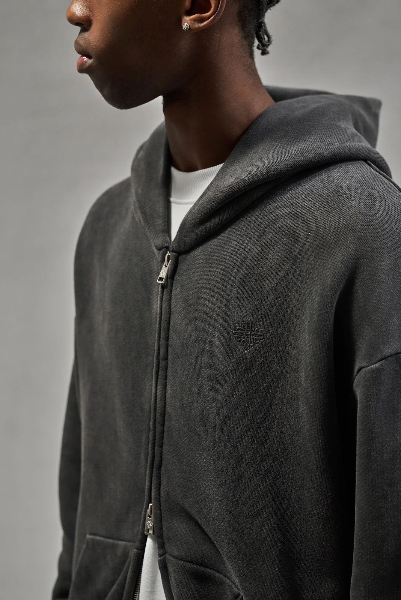 LAUNDERED CLASSICS ZIP THROUGH HOODIE - CHARCOAL - Image 3