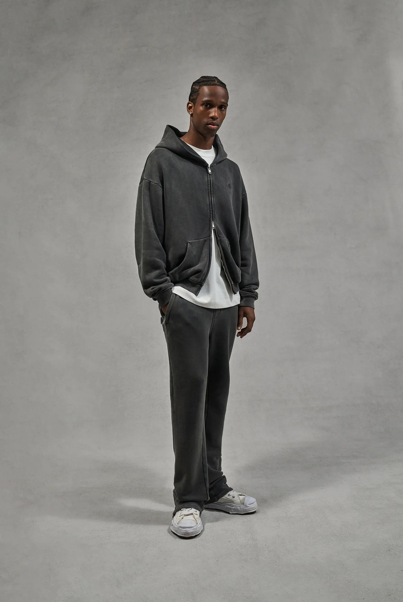 LAUNDERED CLASSICS ZIP THROUGH HOODIE - CHARCOAL - Image 4