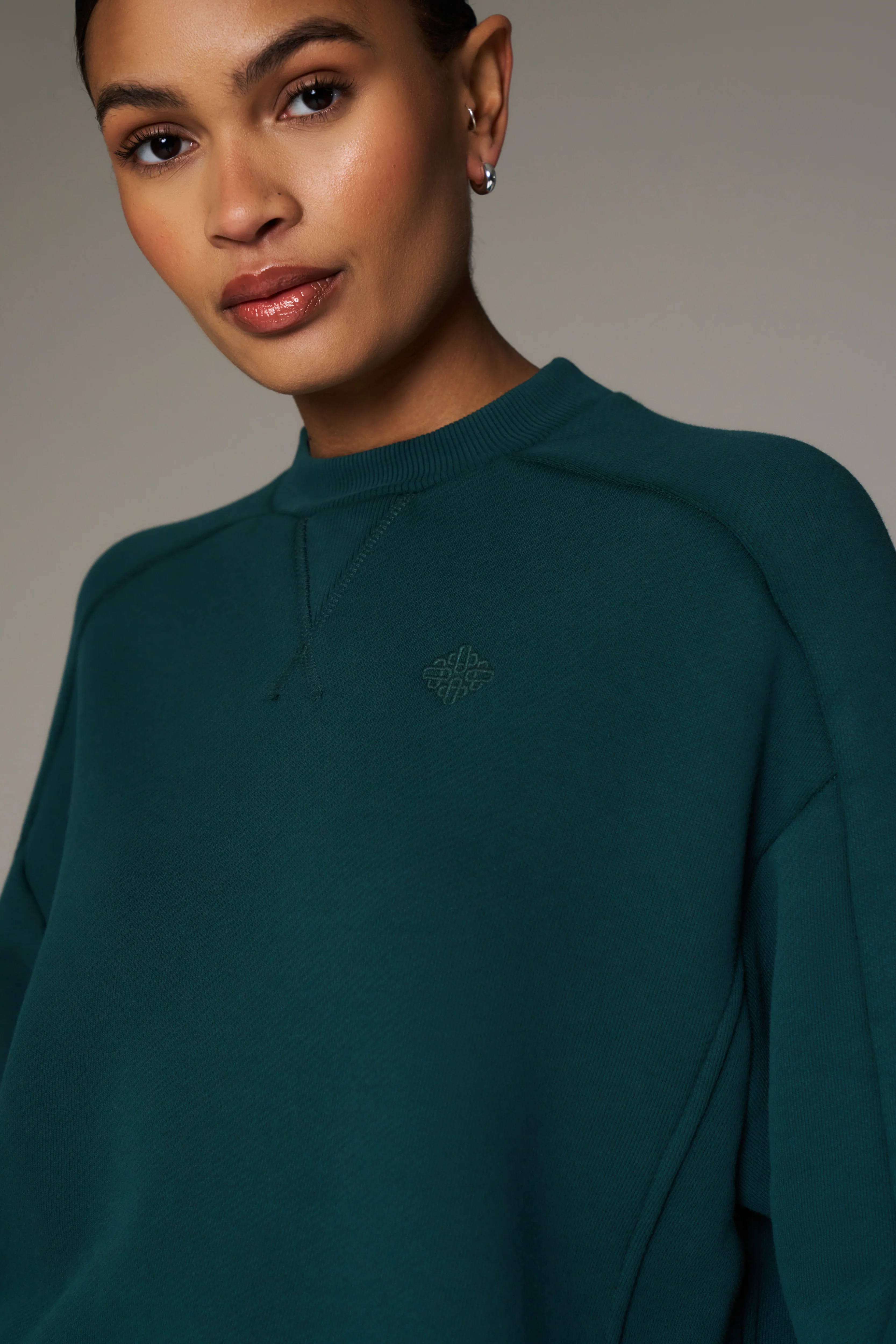 LAUNDERED CLASSICS SEAM DETAIL SWEATSHIRT - GREEN - Image 4