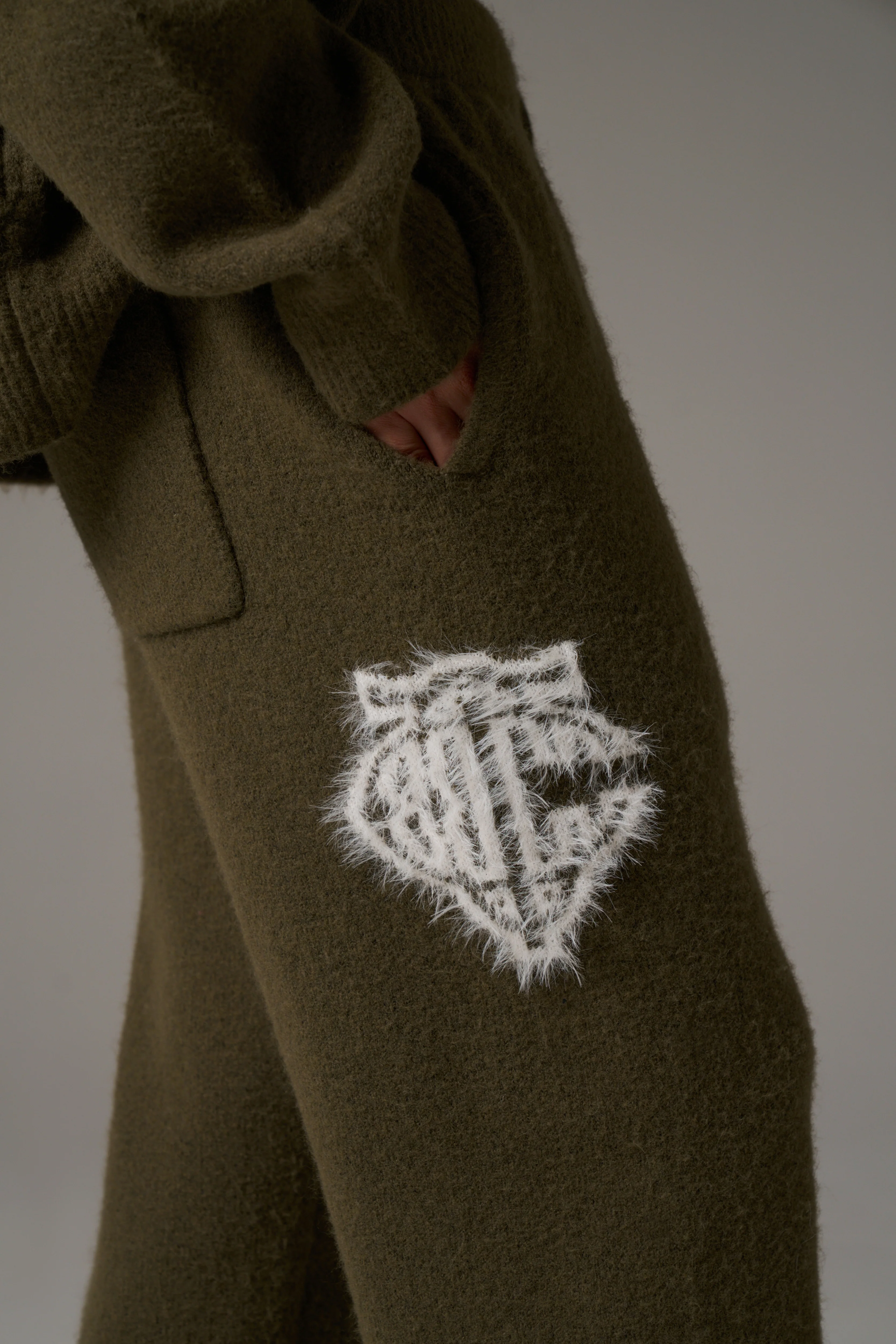 MONOGRAM FLUFFY KNIT JOGGERS - KHAKI - Image 6
