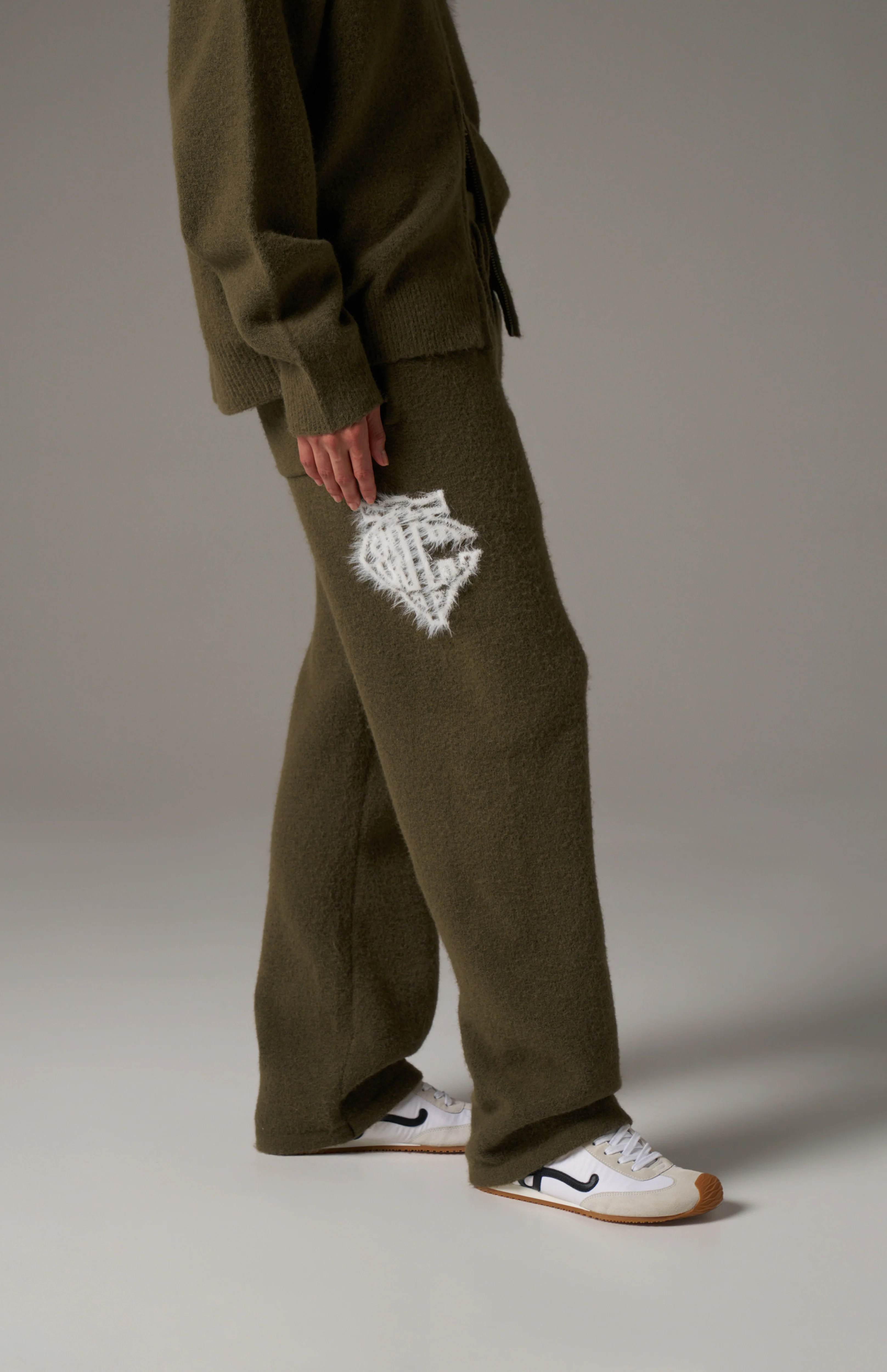 MONOGRAM FLUFFY KNIT JOGGERS - KHAKI - Image 7