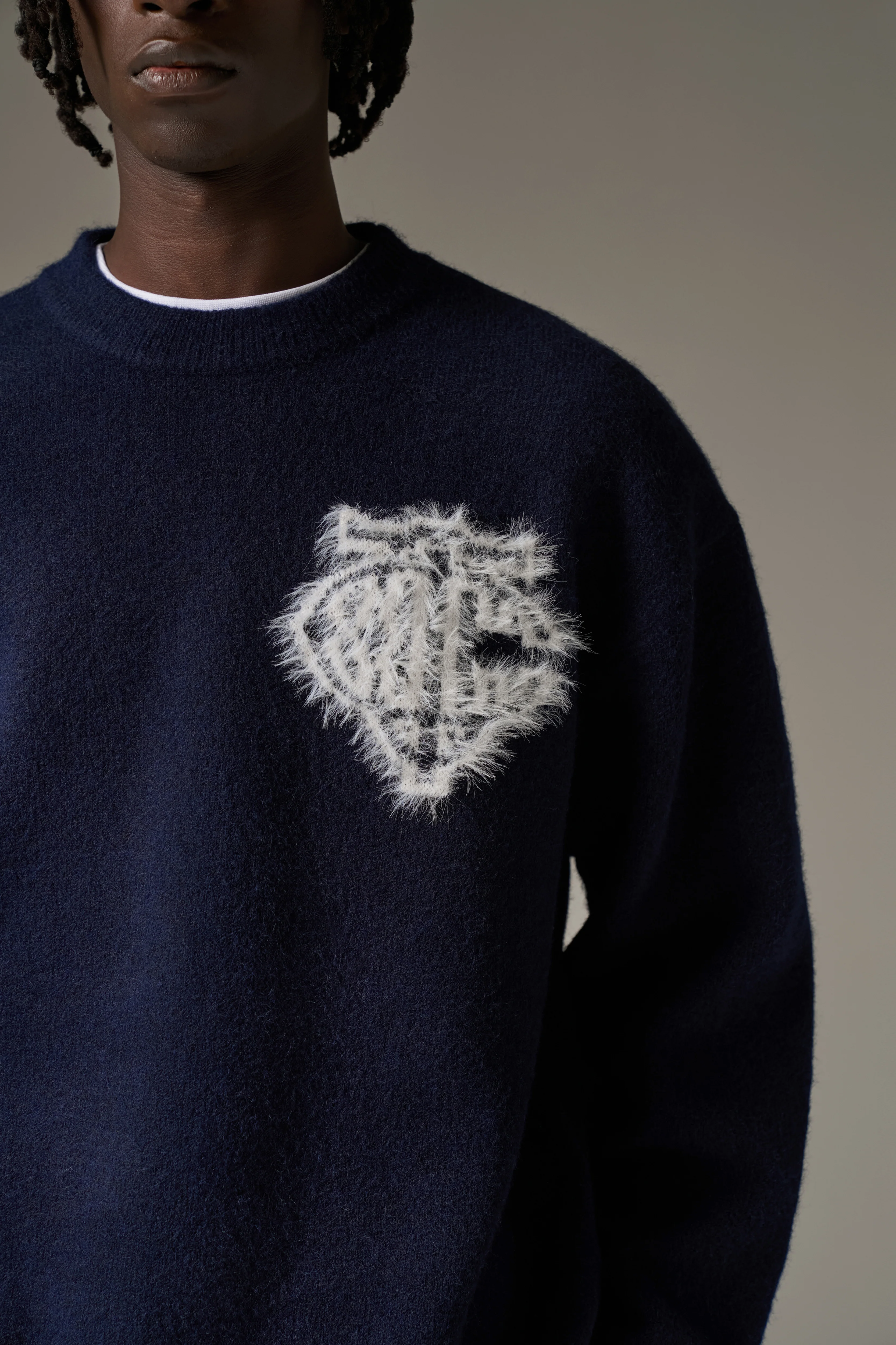 MONOGRAM FLUFFY KNIT CREW - NAVY - Image 6