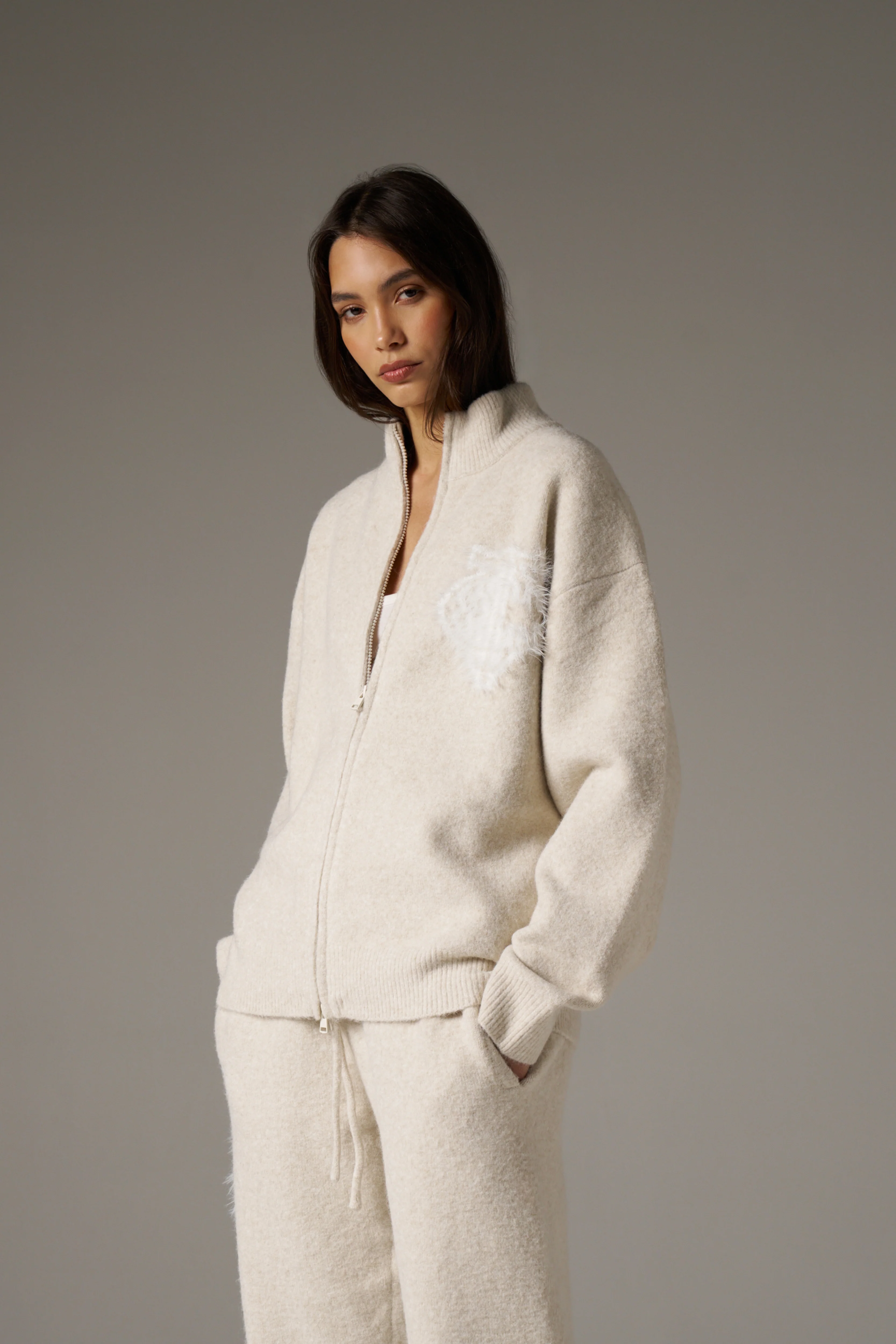 MONOGRAM FLUFFY KNIT ZIP THROUGH - BEIGE - Image 3